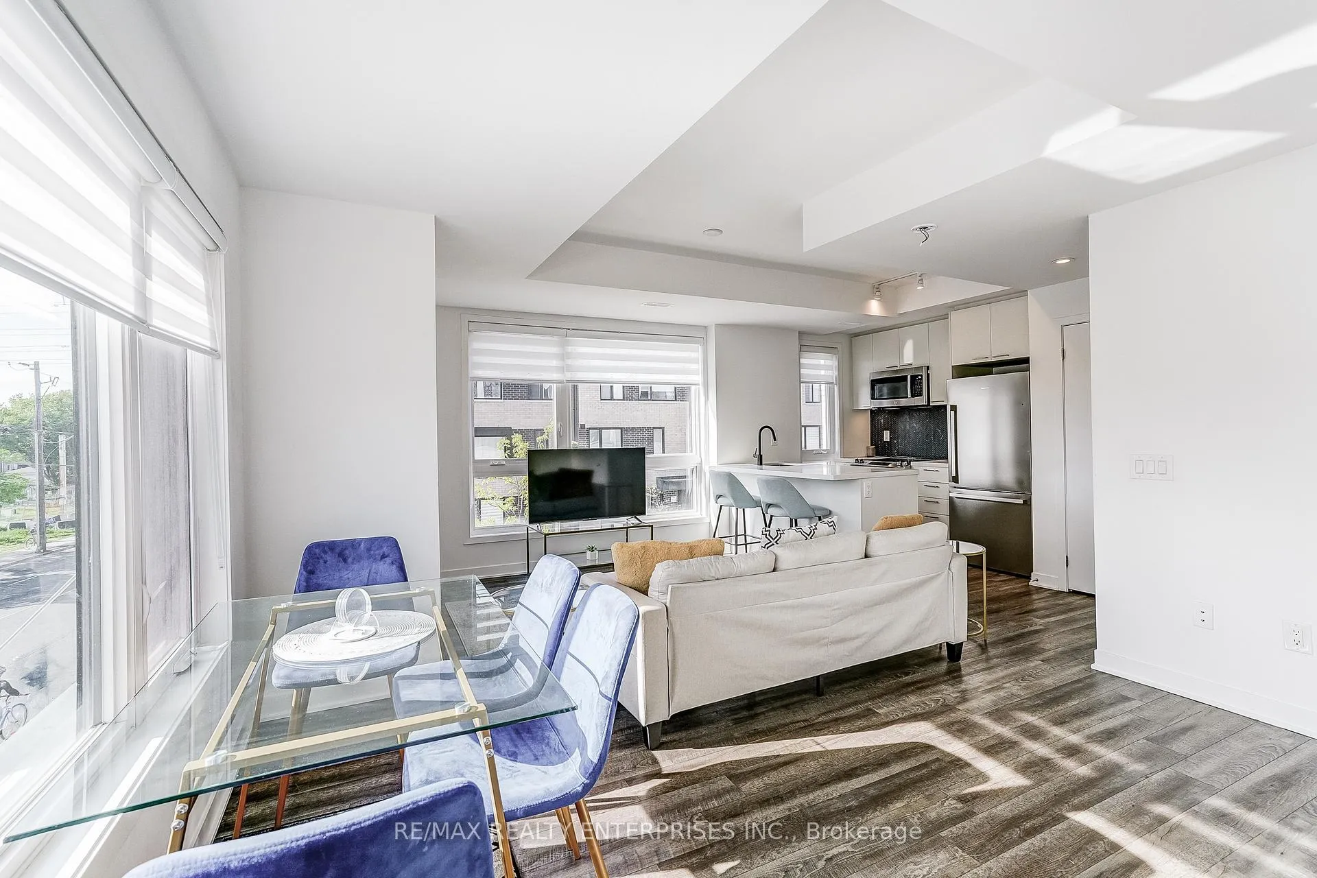 Photo 5 of Unit 16, 40 Ed Clark Gardens, Toronto, Weston-Pellam Park — HOMEH