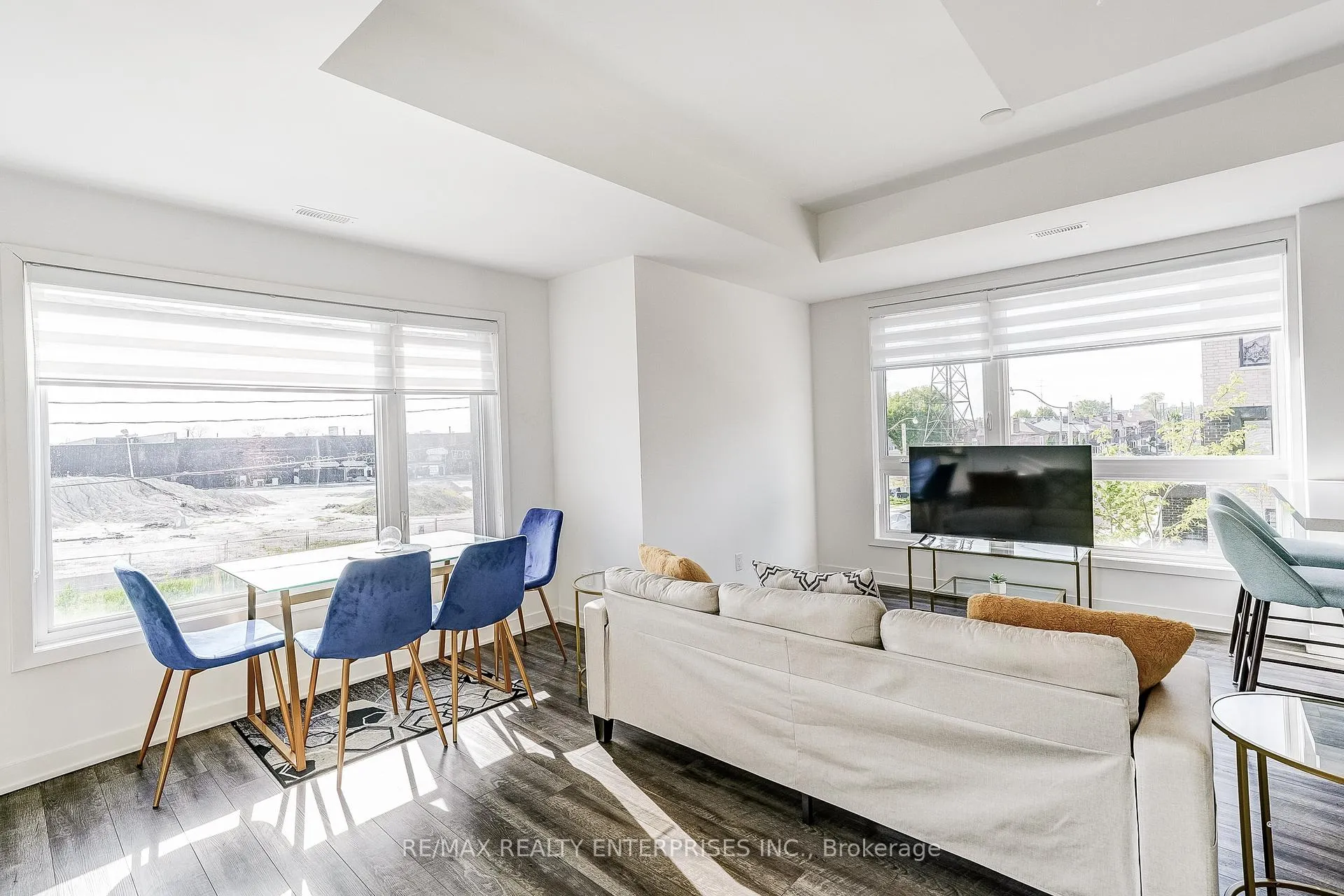 Photo 6 of Unit 16, 40 Ed Clark Gardens, Toronto, Weston-Pellam Park — HOMEH