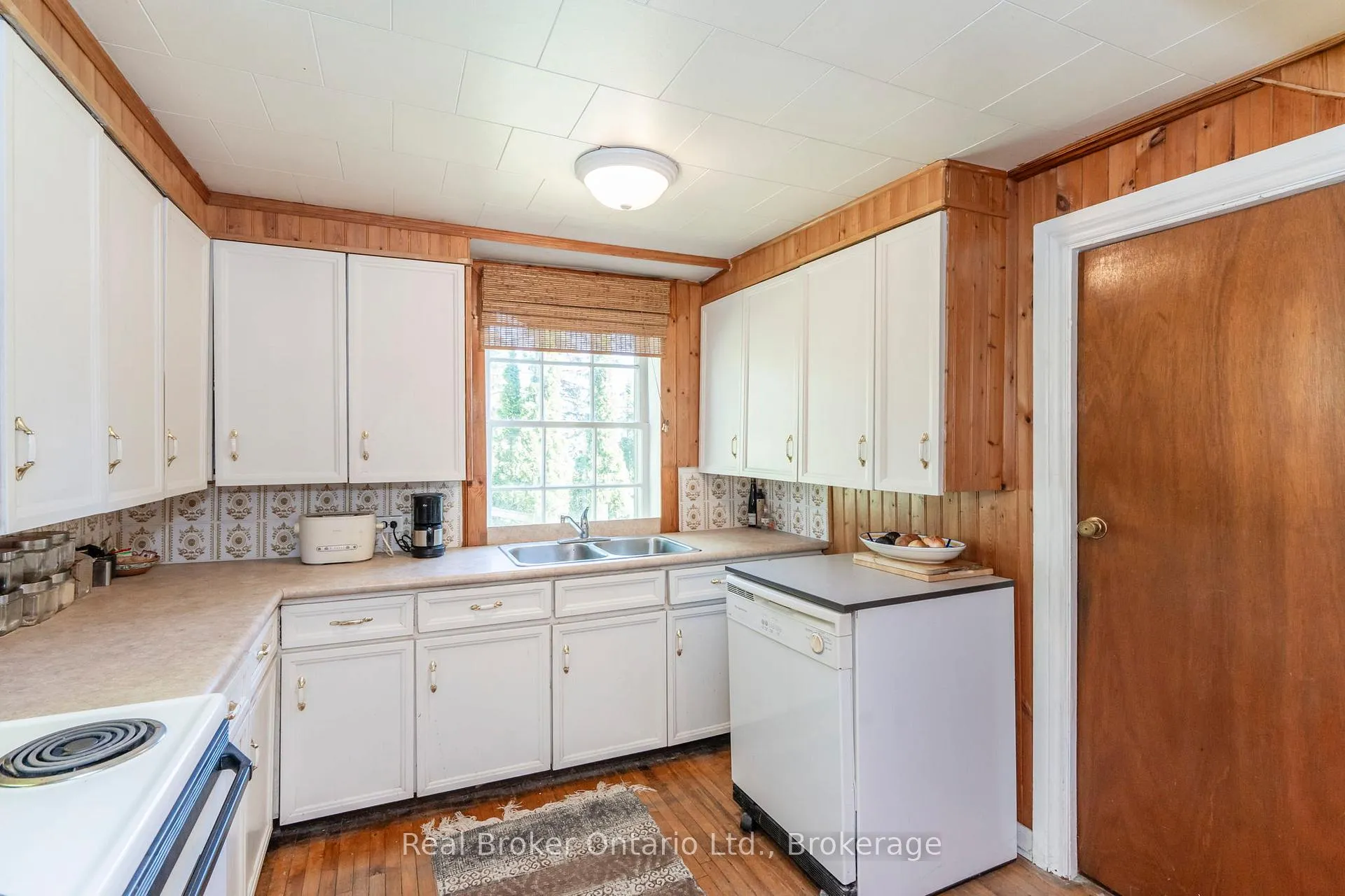 Photo 8 of 437 Champlain Road, Penetanguishene — HOMEH