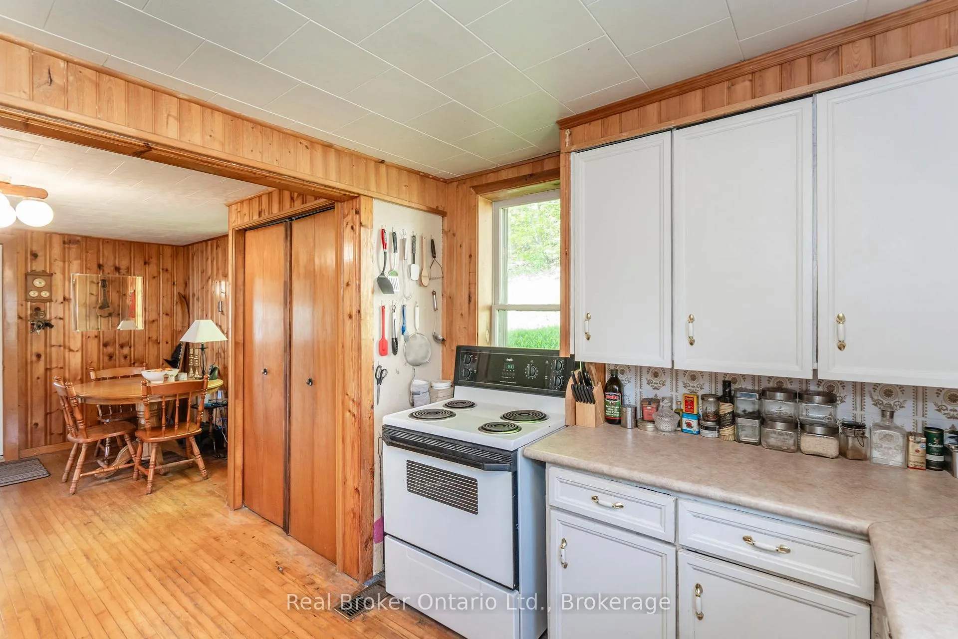 Photo 10 of 437 Champlain Road, Penetanguishene — HOMEH