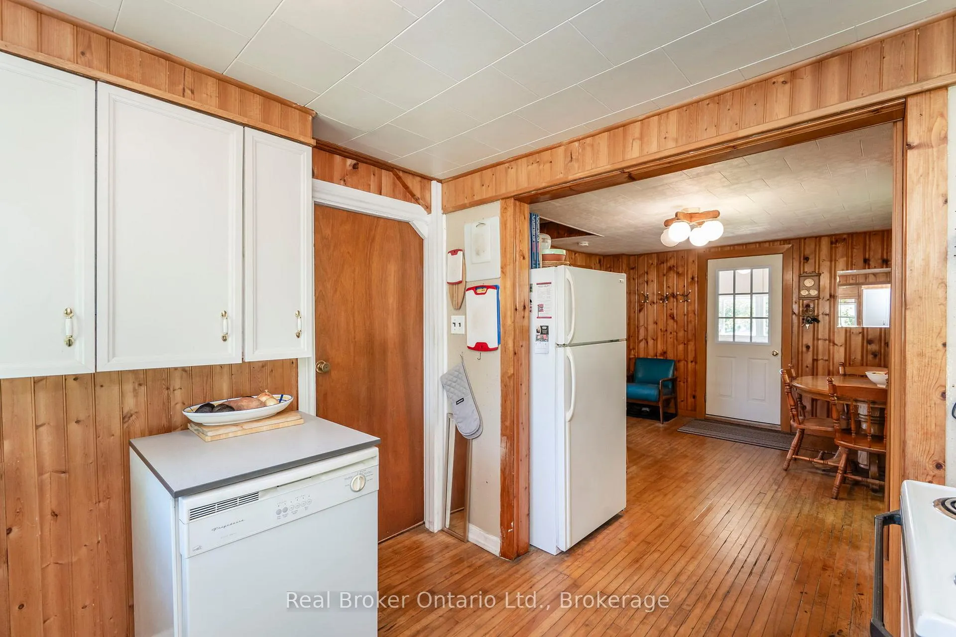 Photo 11 of 437 Champlain Road, Penetanguishene — HOMEH