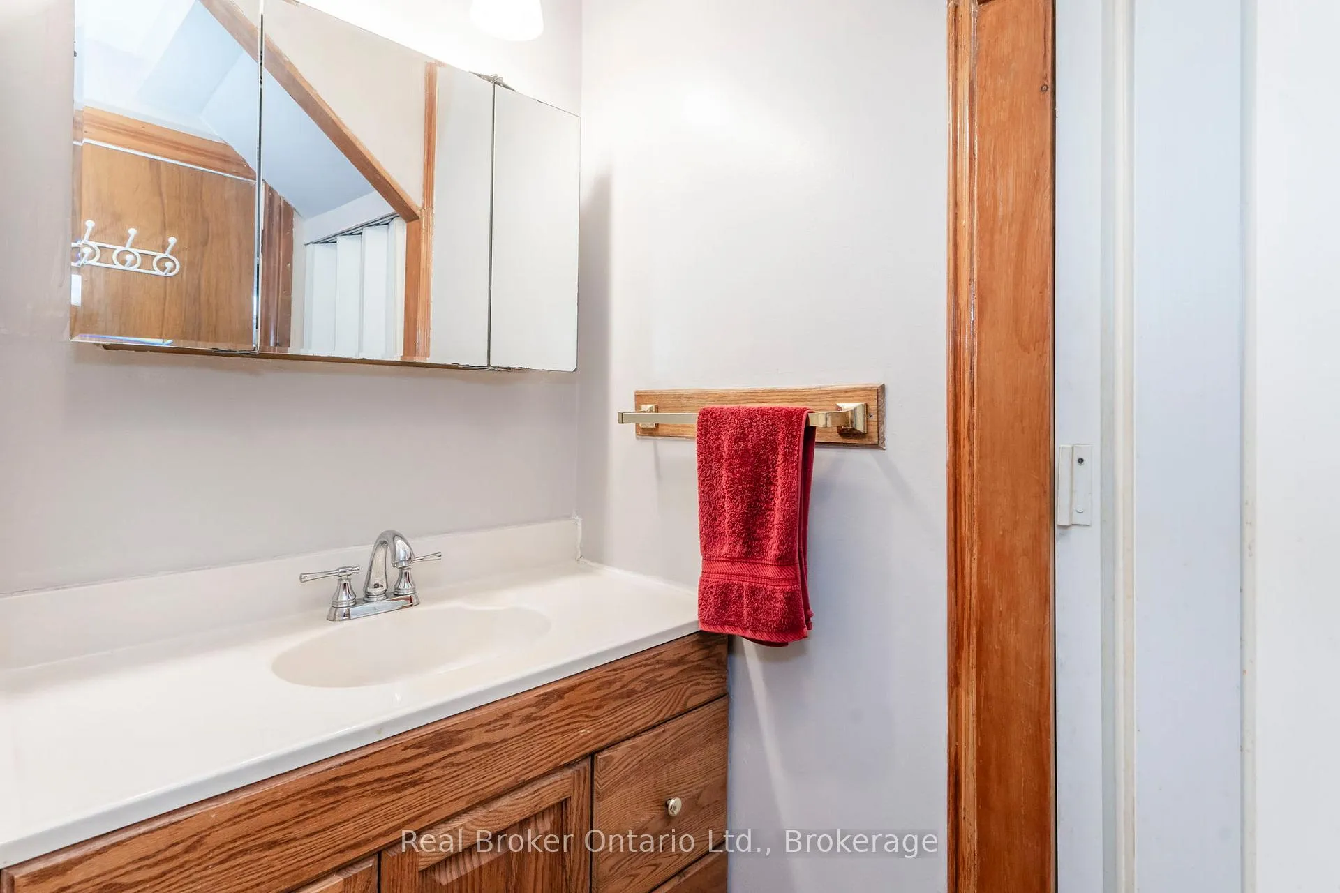Photo 17 of 437 Champlain Road, Penetanguishene — HOMEH
