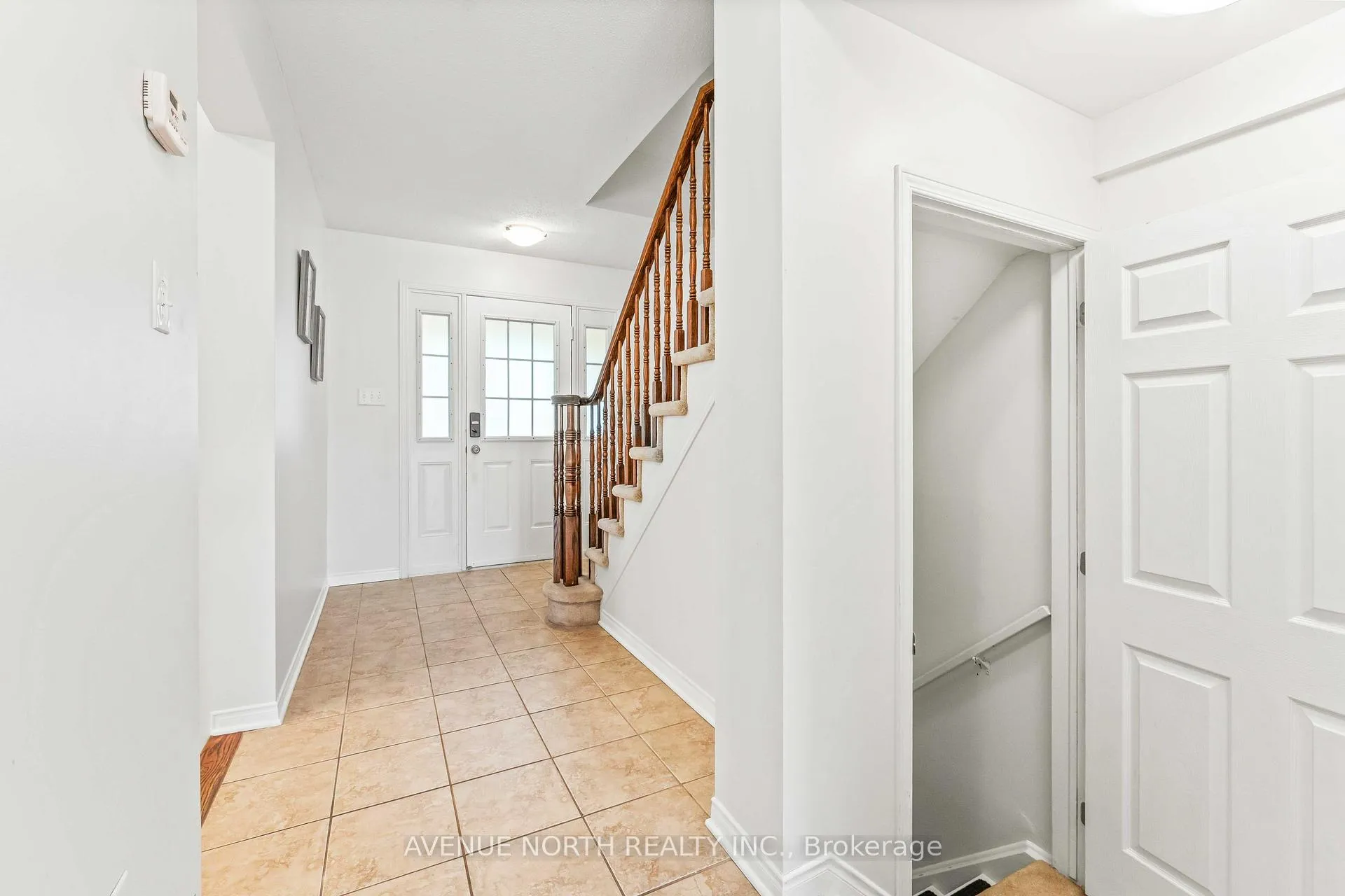 Photo 3 of 402 Ashbourne Crescent, Ottawa, Barrhaven - Stonebridge — HOMEH