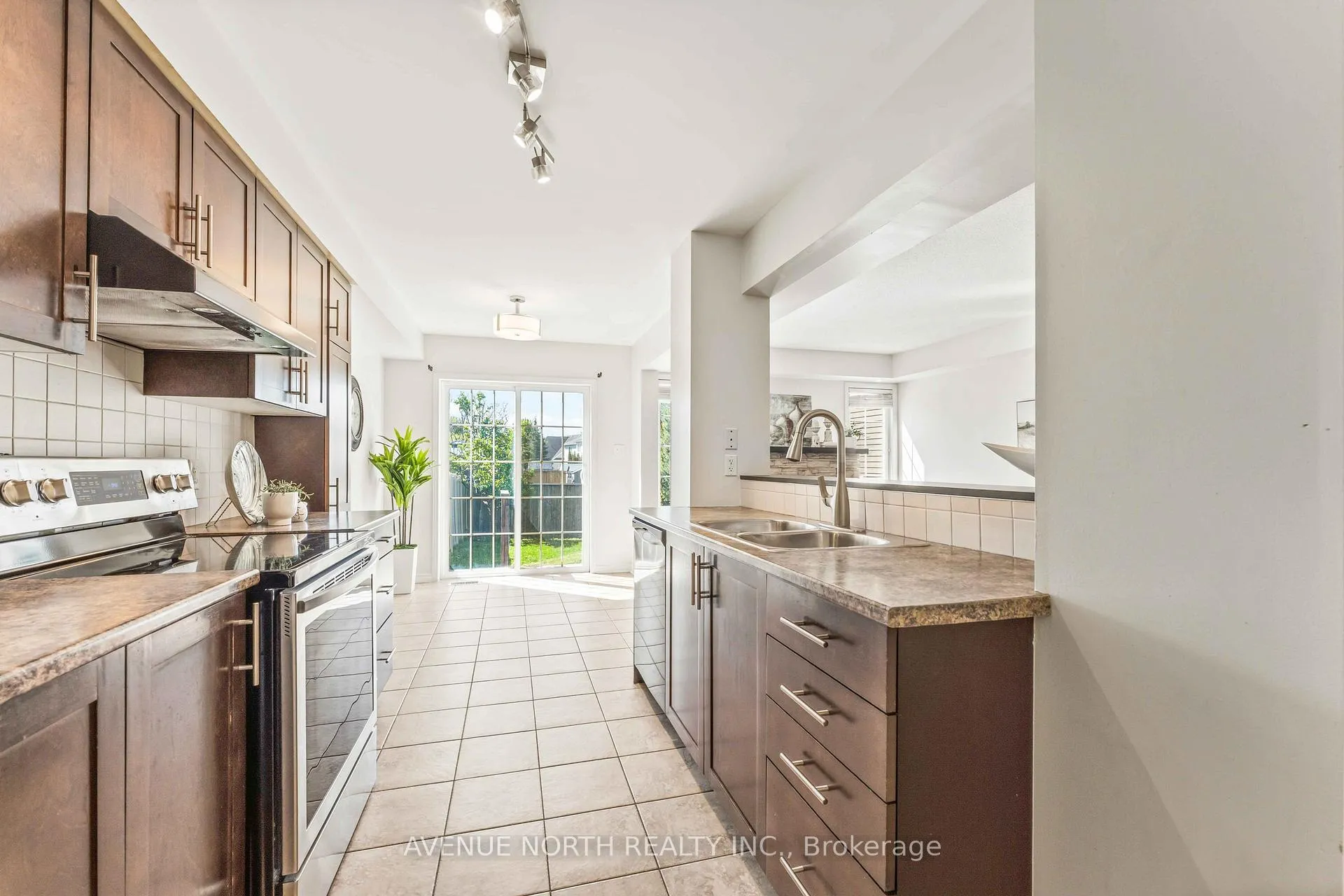 Photo 12 of 402 Ashbourne Crescent, Ottawa, Barrhaven - Stonebridge — HOMEH