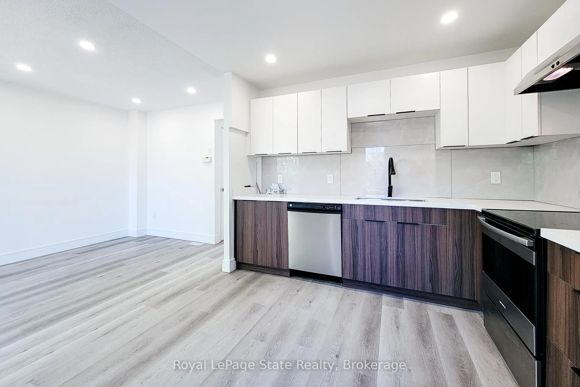 Photo 13 of Unit 2, 1232 Upper Gage Avenue, Hamilton, Randall — HOMEH