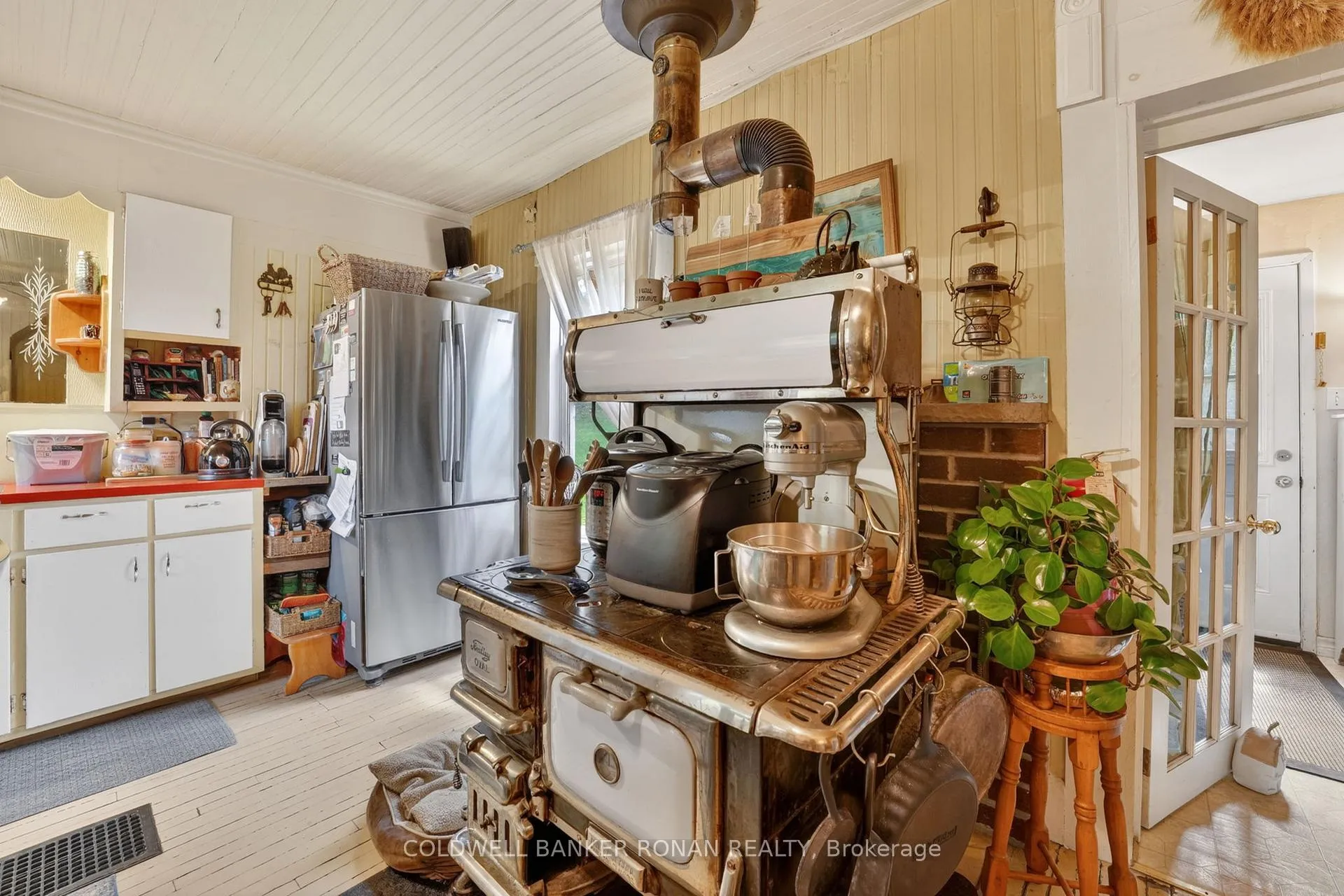 Photo 7 of 1043 Kirk Line East, Bracebridge, Macaulay — HOMEH