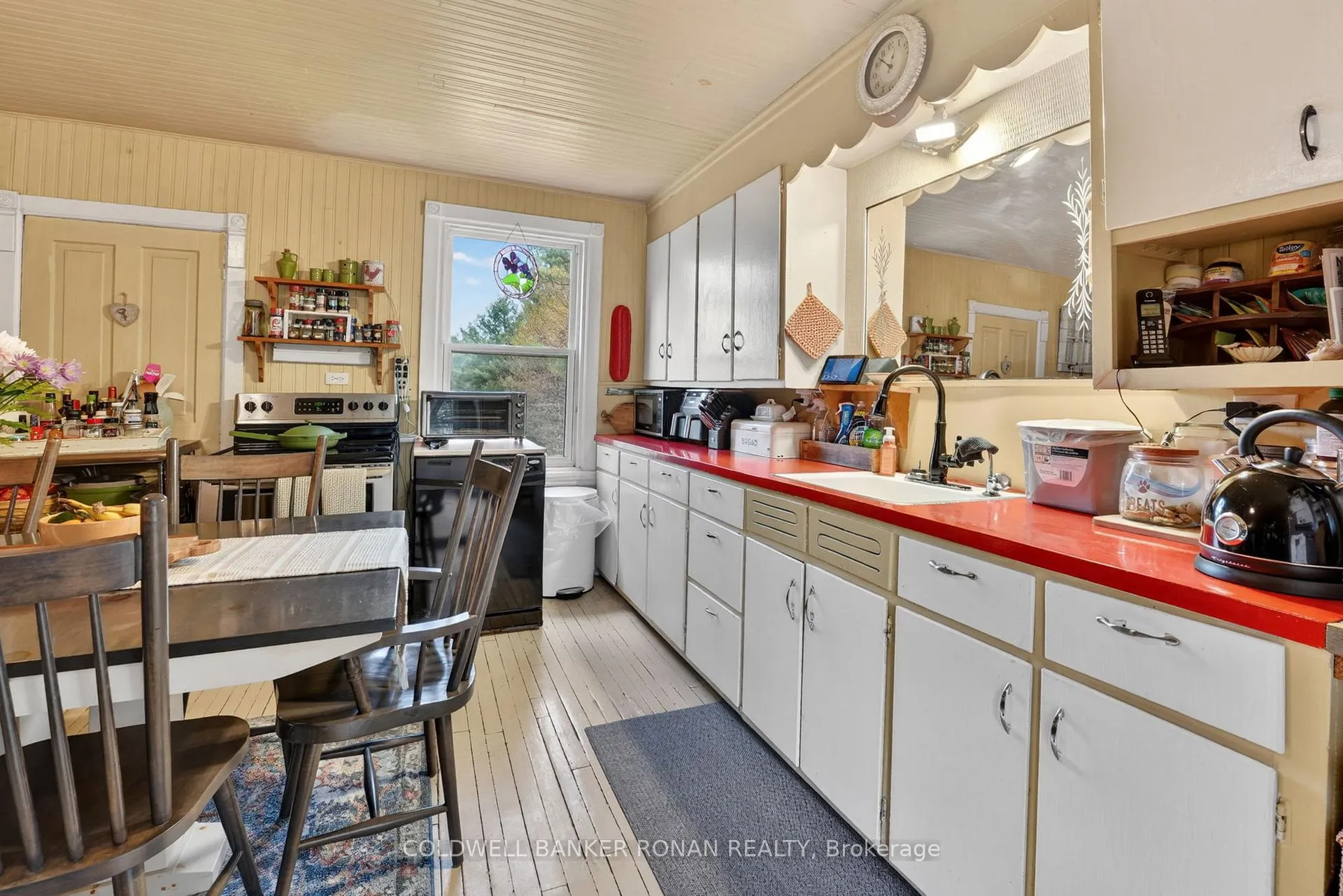 Photo 8 of 1043 Kirk Line East, Bracebridge, Macaulay — HOMEH