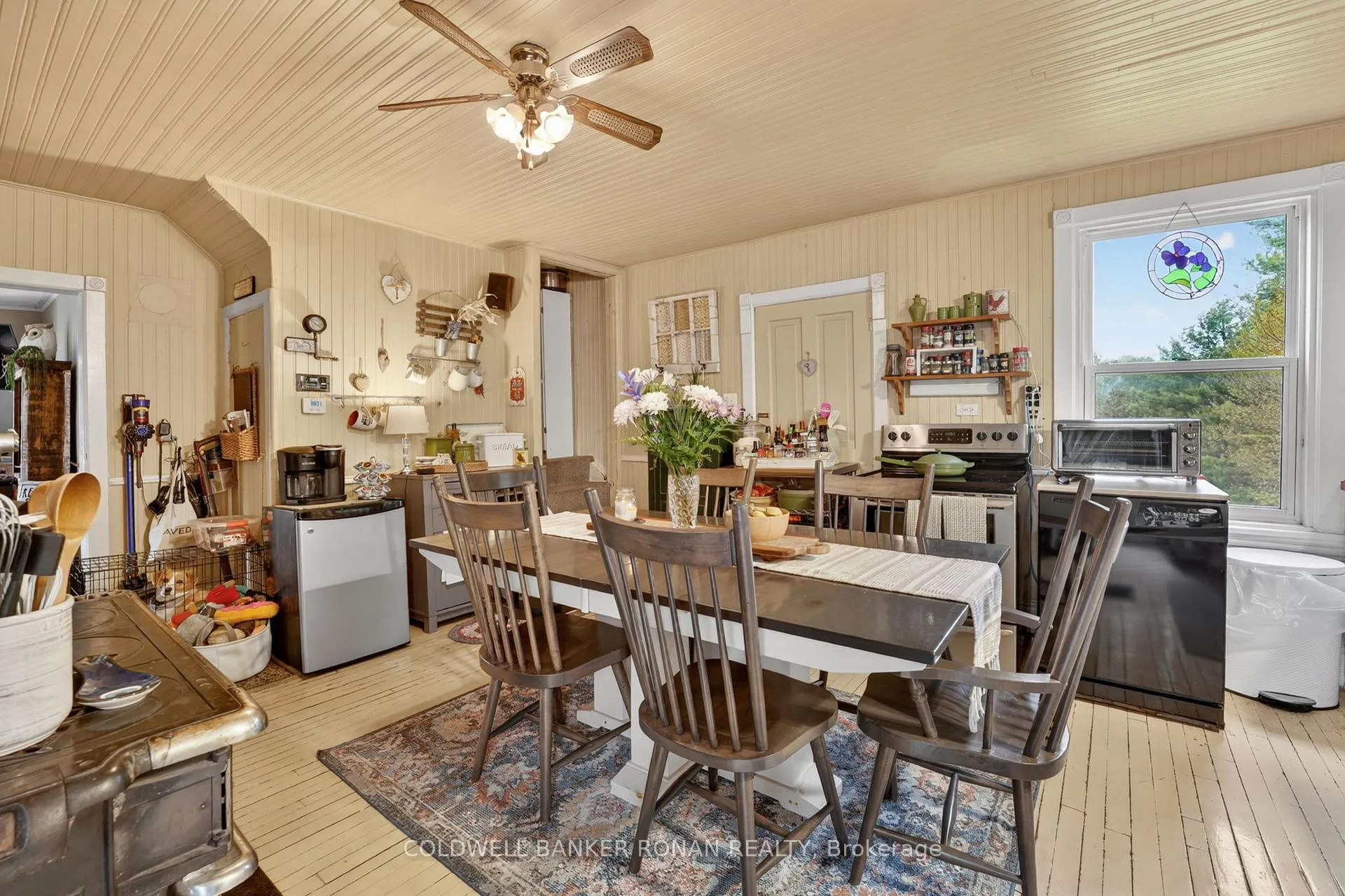 Photo 9 of 1043 Kirk Line East, Bracebridge, Macaulay — HOMEH