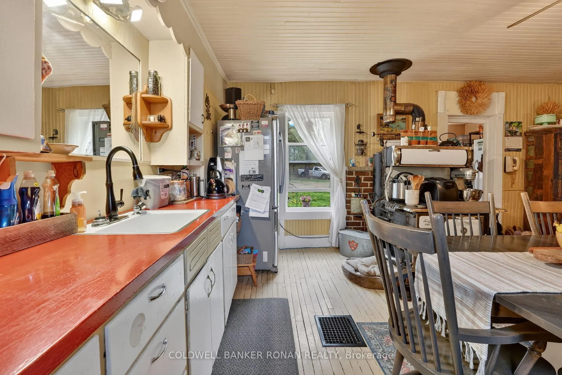 Photo 11 of 1043 Kirk Line East, Bracebridge, Macaulay — HOMEH
