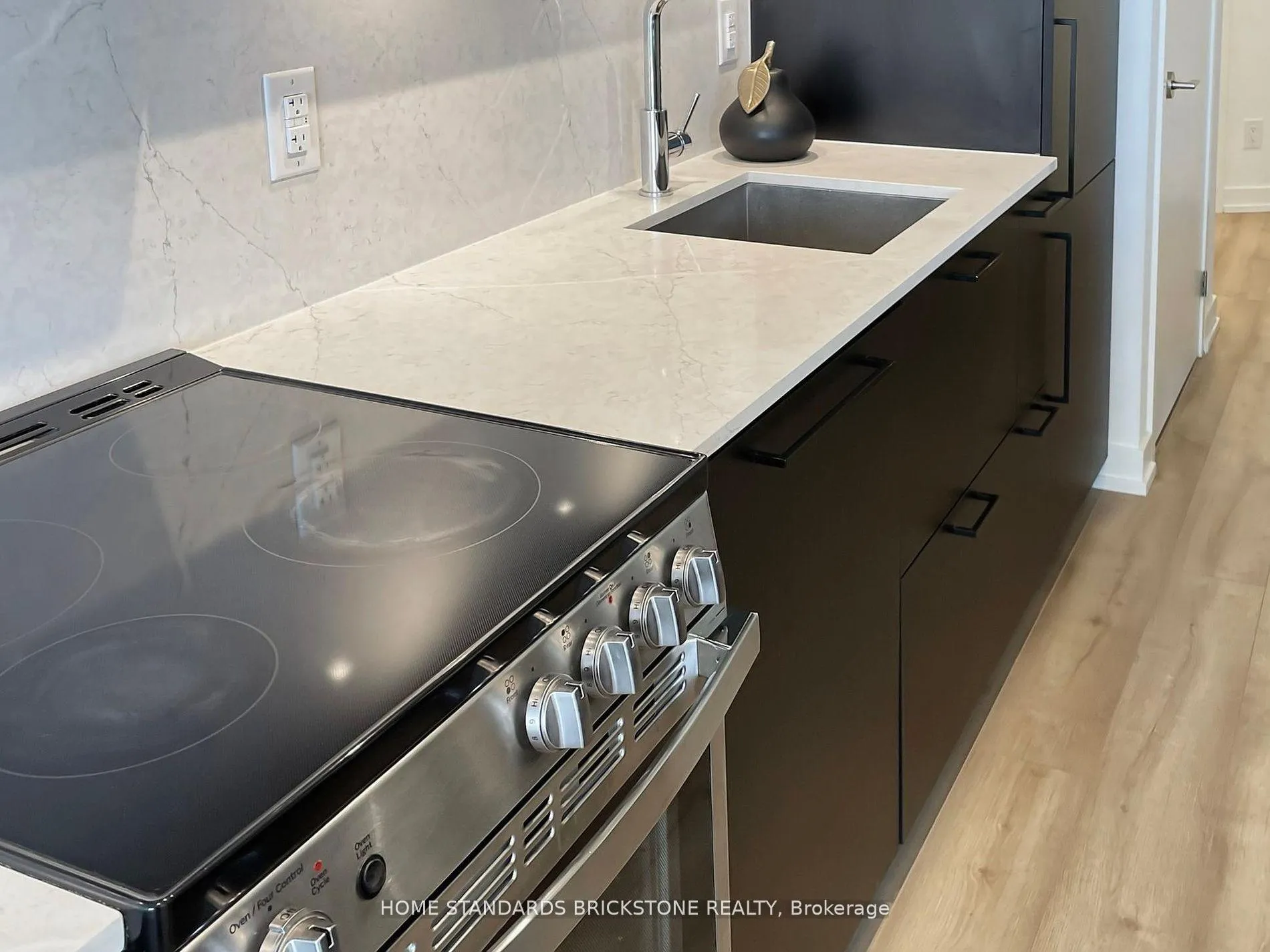 Photo 15 of Unit 1007, 135 East Liberty Street, Toronto, Niagara — HOMEH