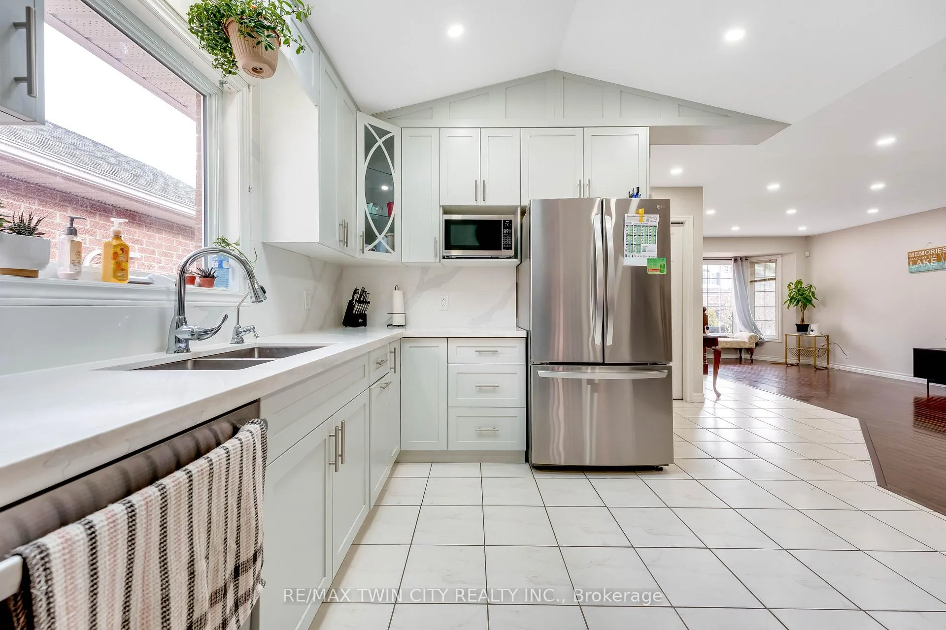 Photo 5 of 183 Bush Clover Crescent, Kitchener — HOMEH