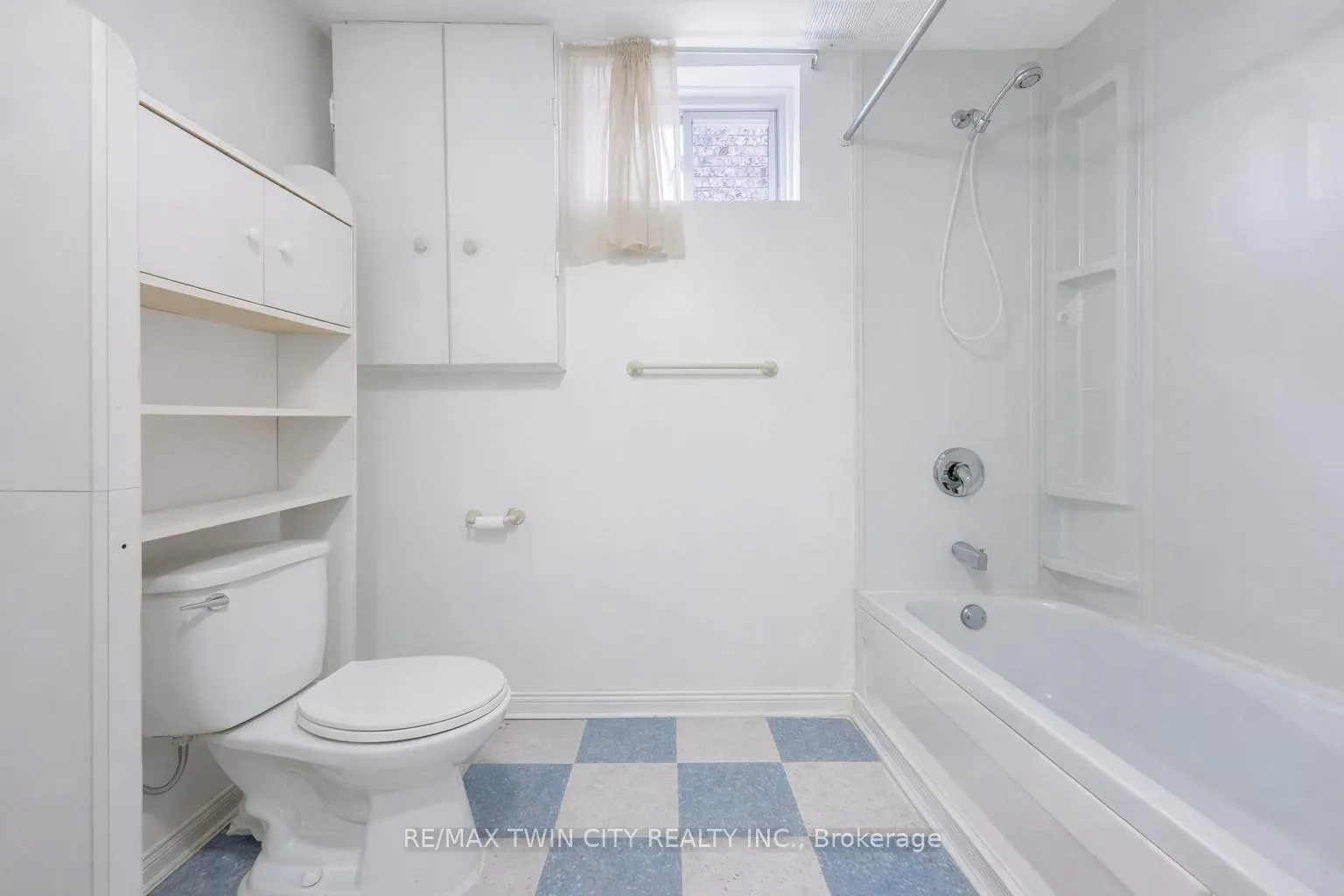 Photo 16 of 183 Bush Clover Crescent, Kitchener — HOMEH