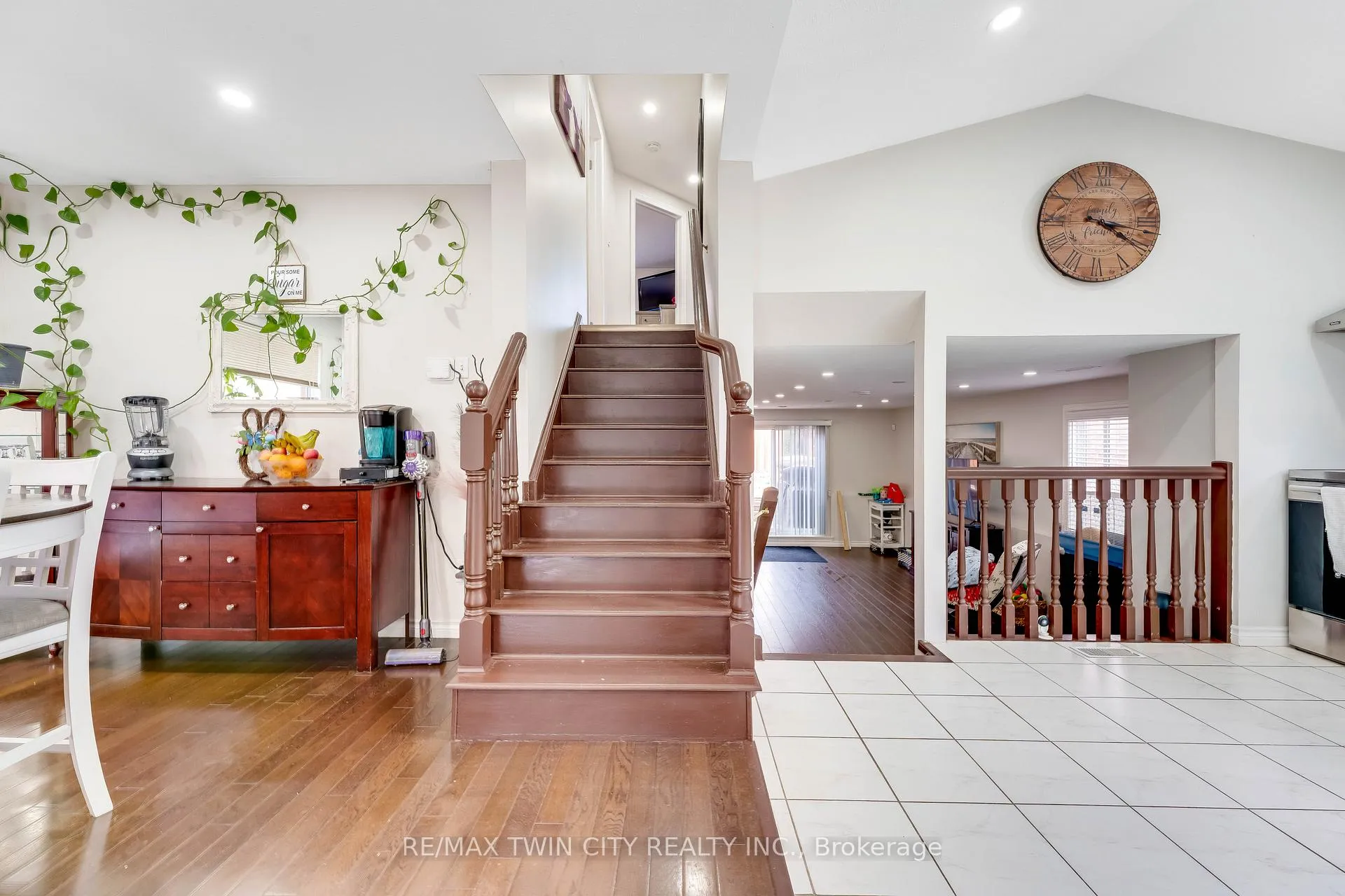 Photo 18 of 183 Bush Clover Crescent, Kitchener — HOMEH