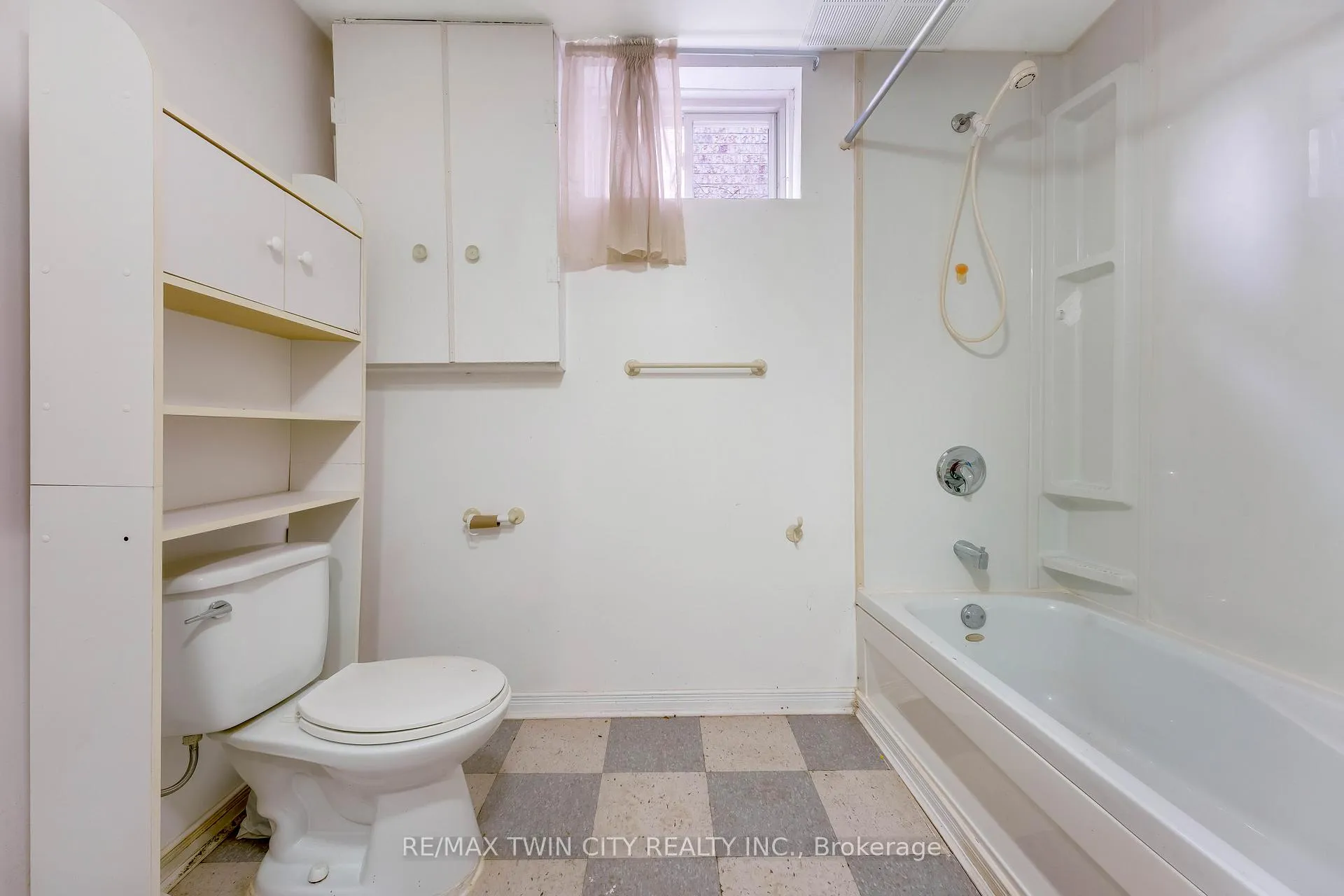 Photo 24 of 183 Bush Clover Crescent, Kitchener — HOMEH