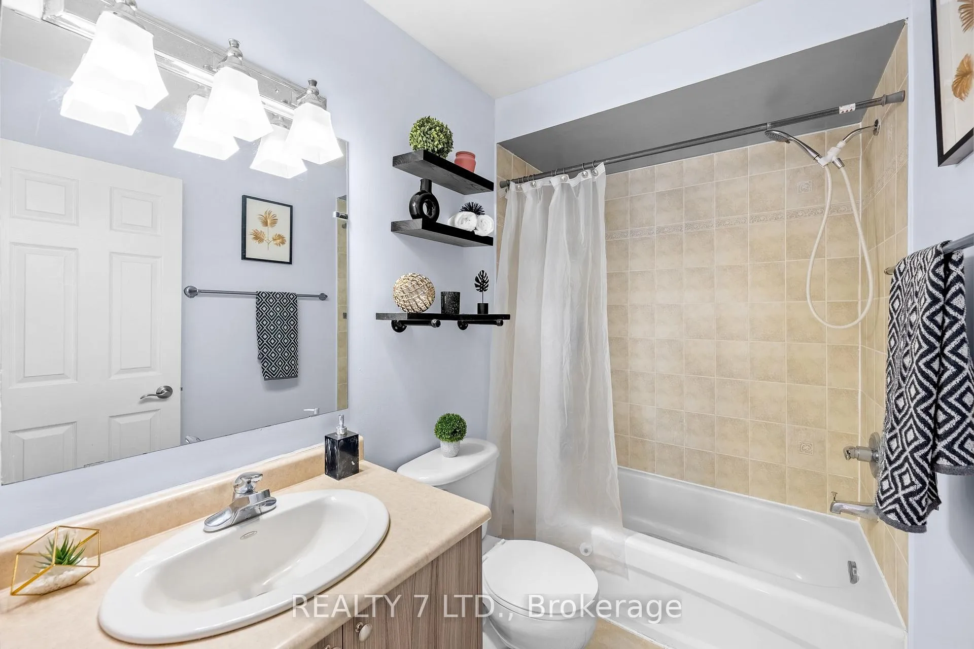 Photo 23 of 73 Bird Street, Barrie, Edgehill Drive — HOMEH