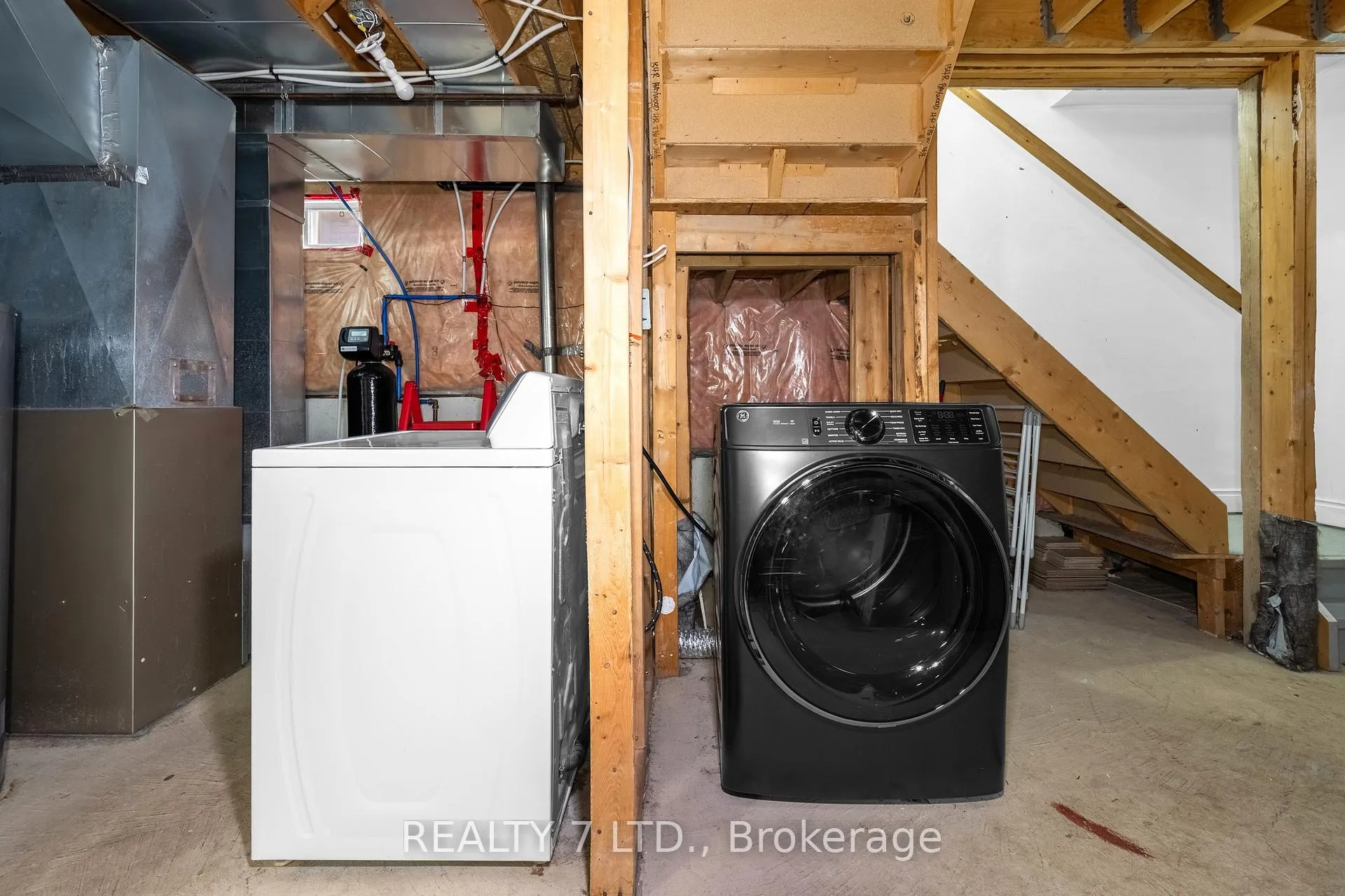 Photo 33 of 73 Bird Street, Barrie, Edgehill Drive — HOMEH