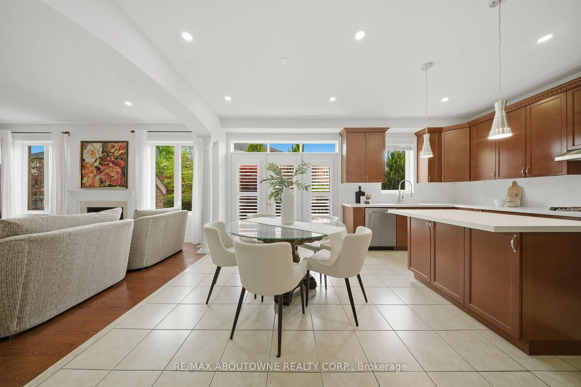 Photo 13 of 3071 Jenn Avenue, Burlington, Alton — HOMEH