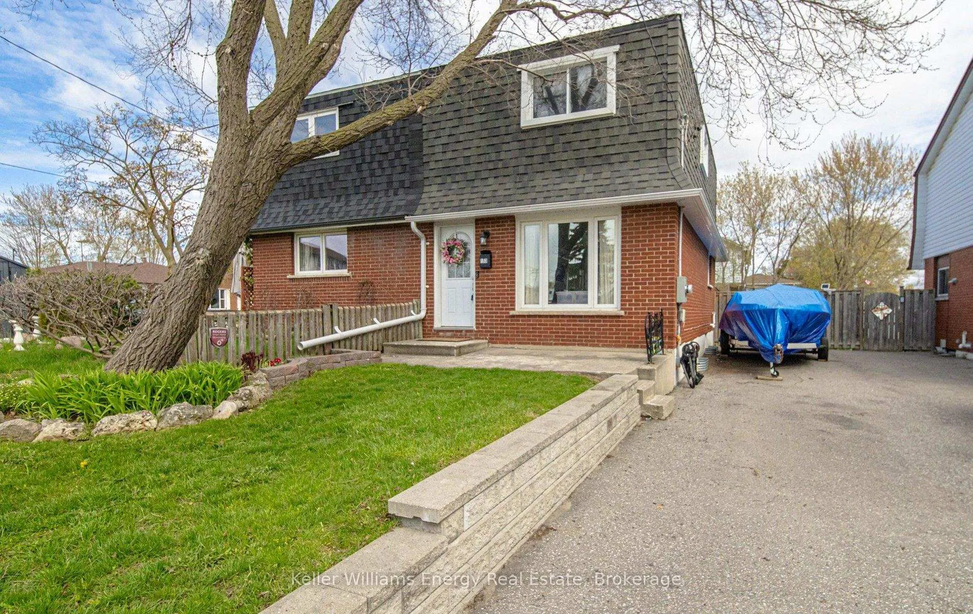 Photo 2 of 153 Barkley Crescent, Oshawa, Vanier — HOMEH