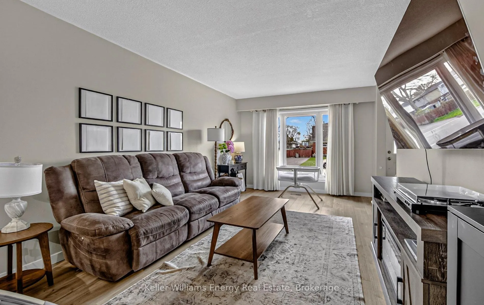 Photo 17 of 153 Barkley Crescent, Oshawa, Vanier — HOMEH