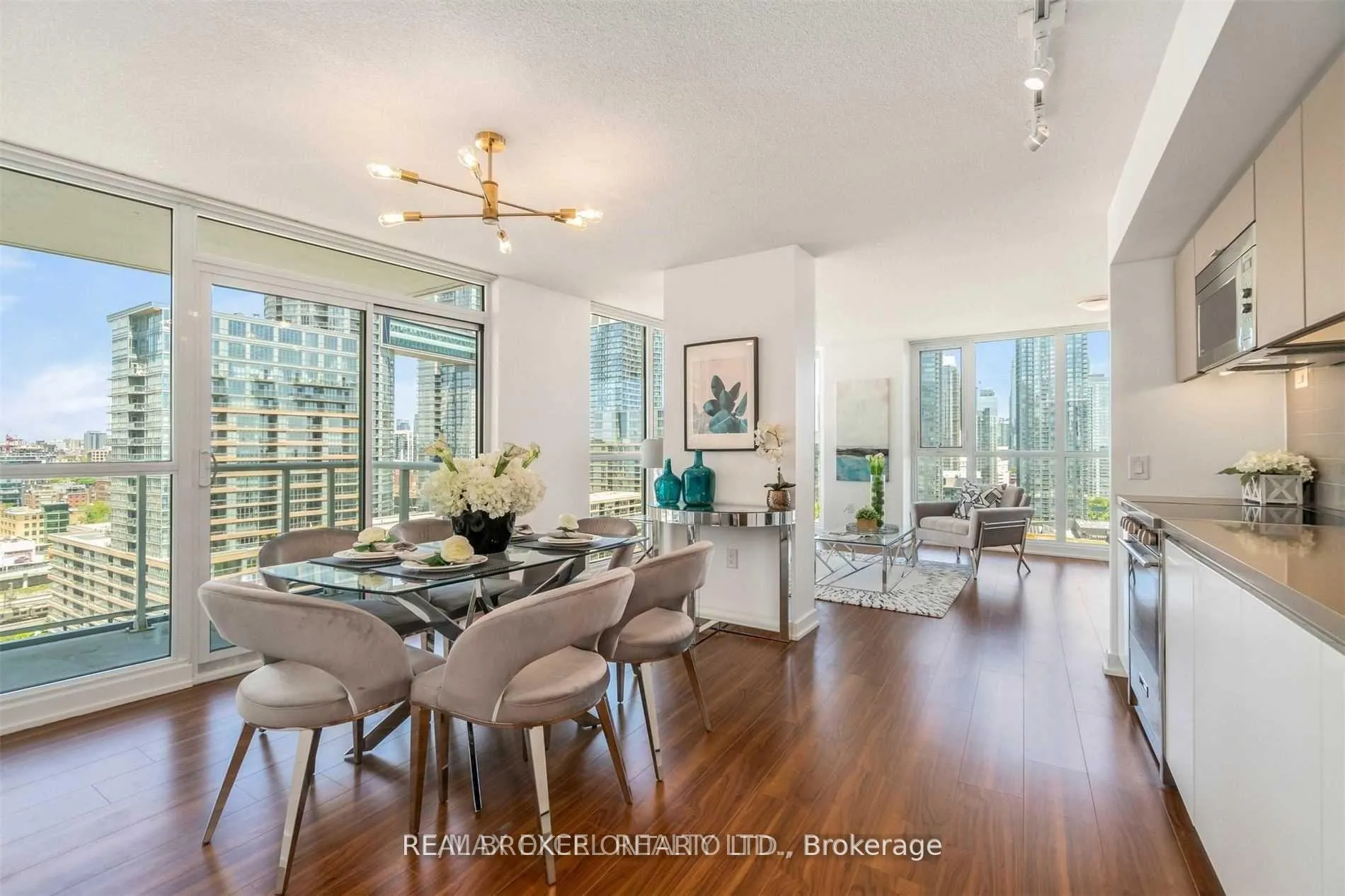 Photo 2 of Unit 2101, 75 Queens Wharf Road, Toronto, Waterfront Communities — HOMEH