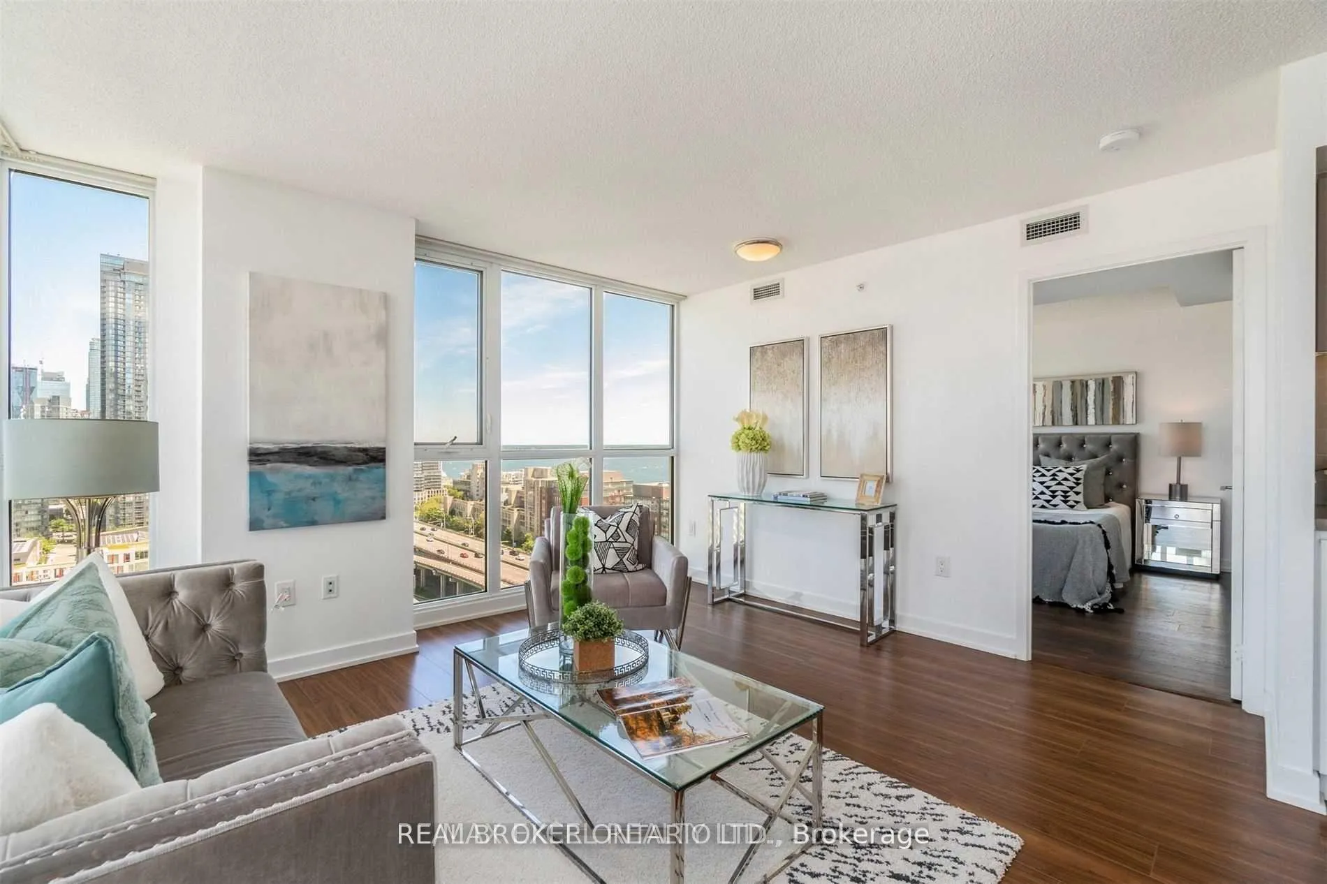 Photo 3 of Unit 2101, 75 Queens Wharf Road, Toronto, Waterfront Communities — HOMEH