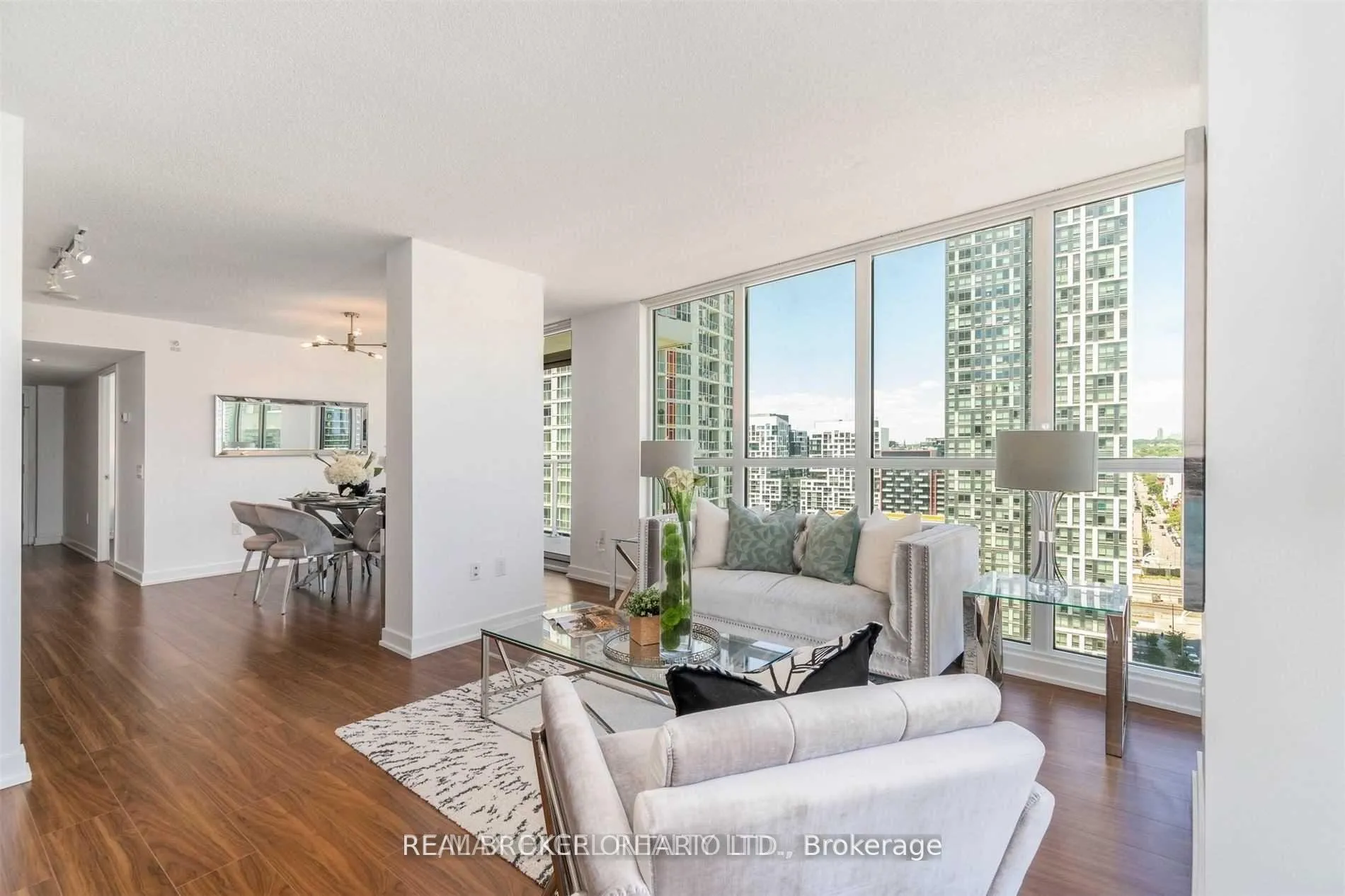 Photo 4 of Unit 2101, 75 Queens Wharf Road, Toronto, Waterfront Communities — HOMEH
