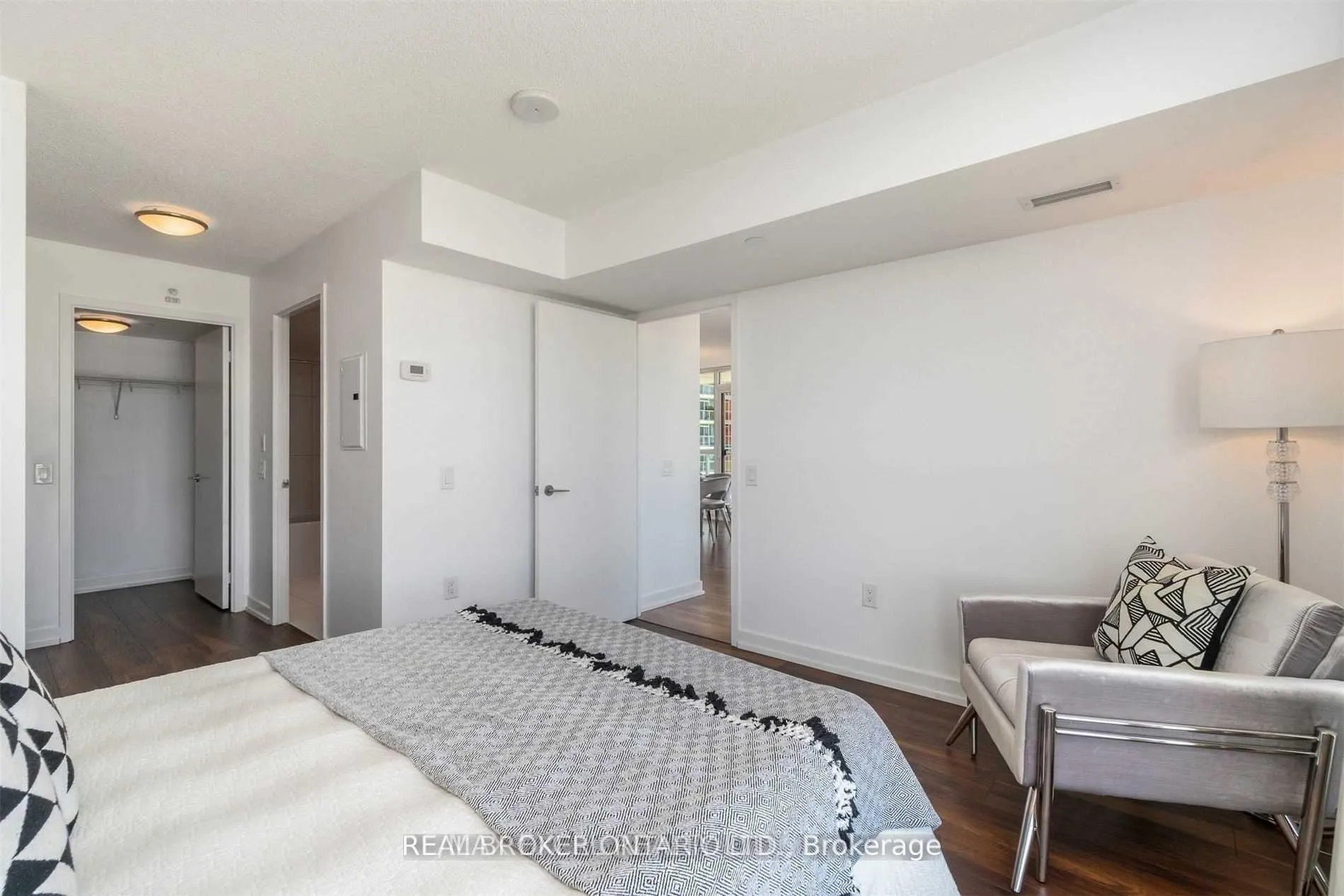 Photo 10 of Unit 2101, 75 Queens Wharf Road, Toronto, Waterfront Communities — HOMEH