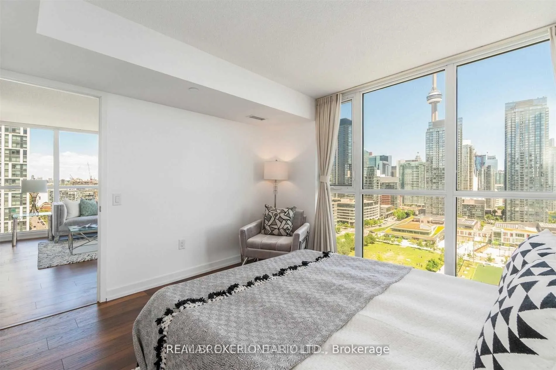Photo 11 of Unit 2101, 75 Queens Wharf Road, Toronto, Waterfront Communities — HOMEH
