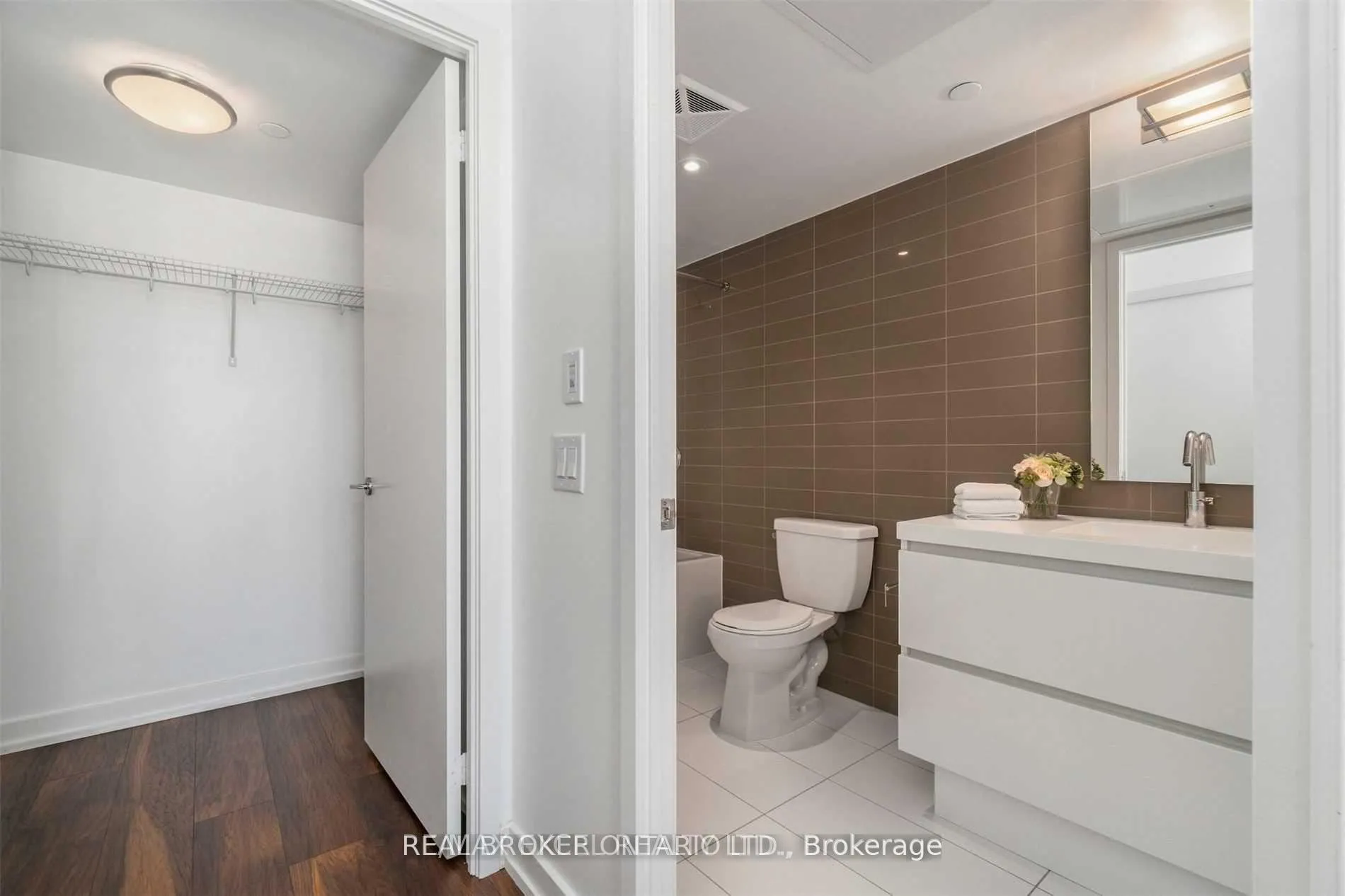 Photo 12 of Unit 2101, 75 Queens Wharf Road, Toronto, Waterfront Communities — HOMEH
