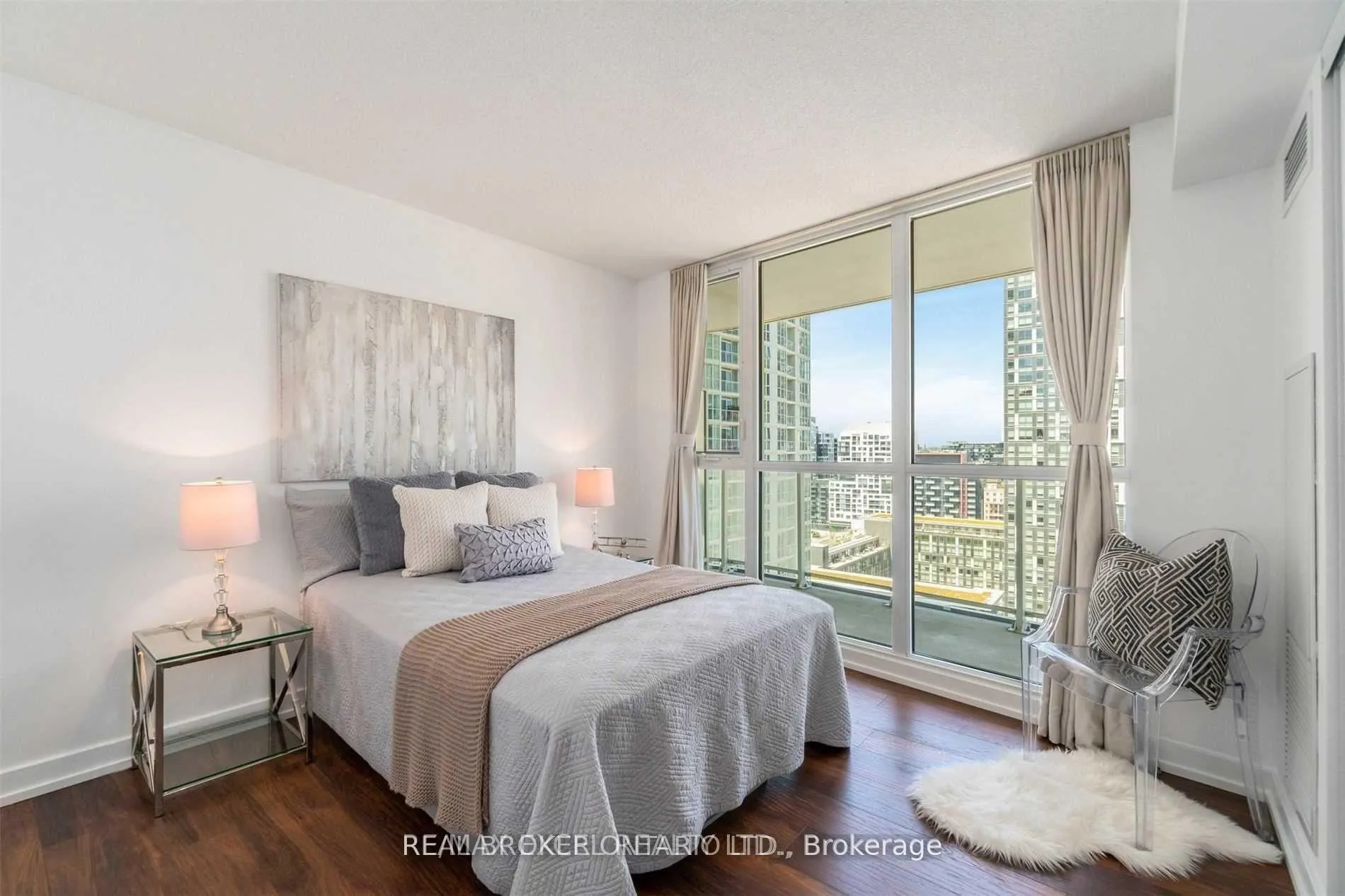 Photo 14 of Unit 2101, 75 Queens Wharf Road, Toronto, Waterfront Communities — HOMEH