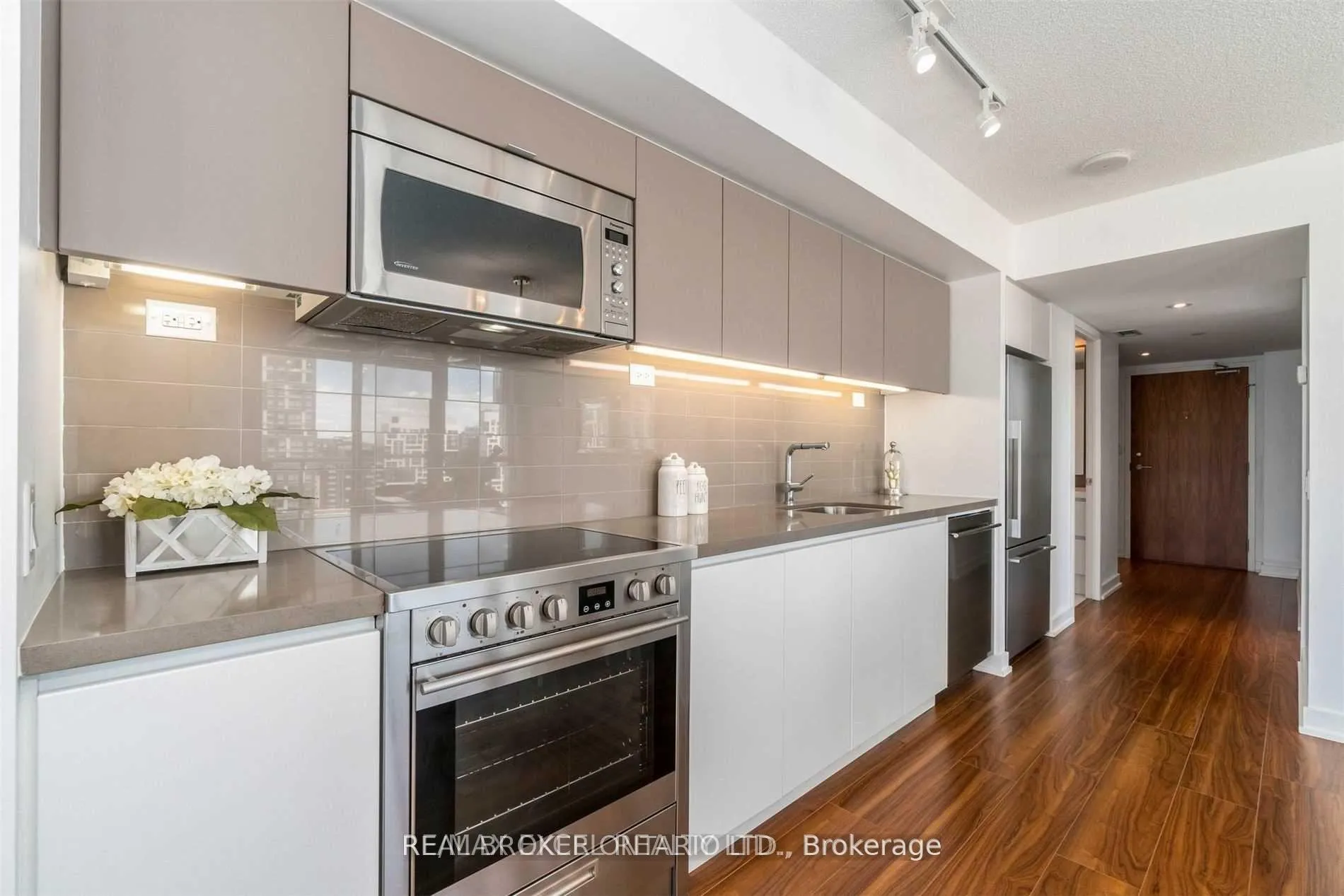 Photo 18 of Unit 2101, 75 Queens Wharf Road, Toronto, Waterfront Communities — HOMEH