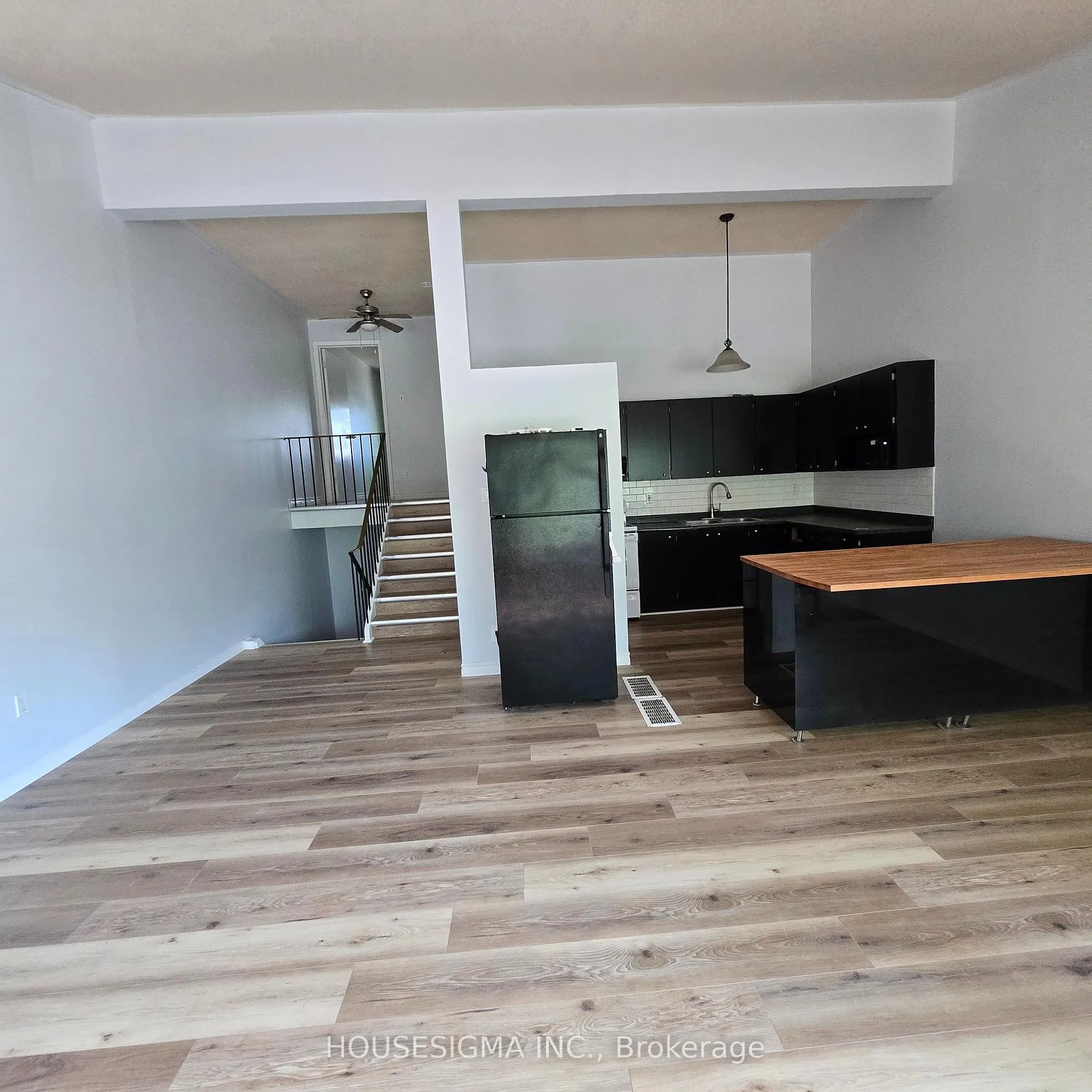 Photo 4 of 110 Overlea Drive, Kitchener, Victoria Hills — HOMEH