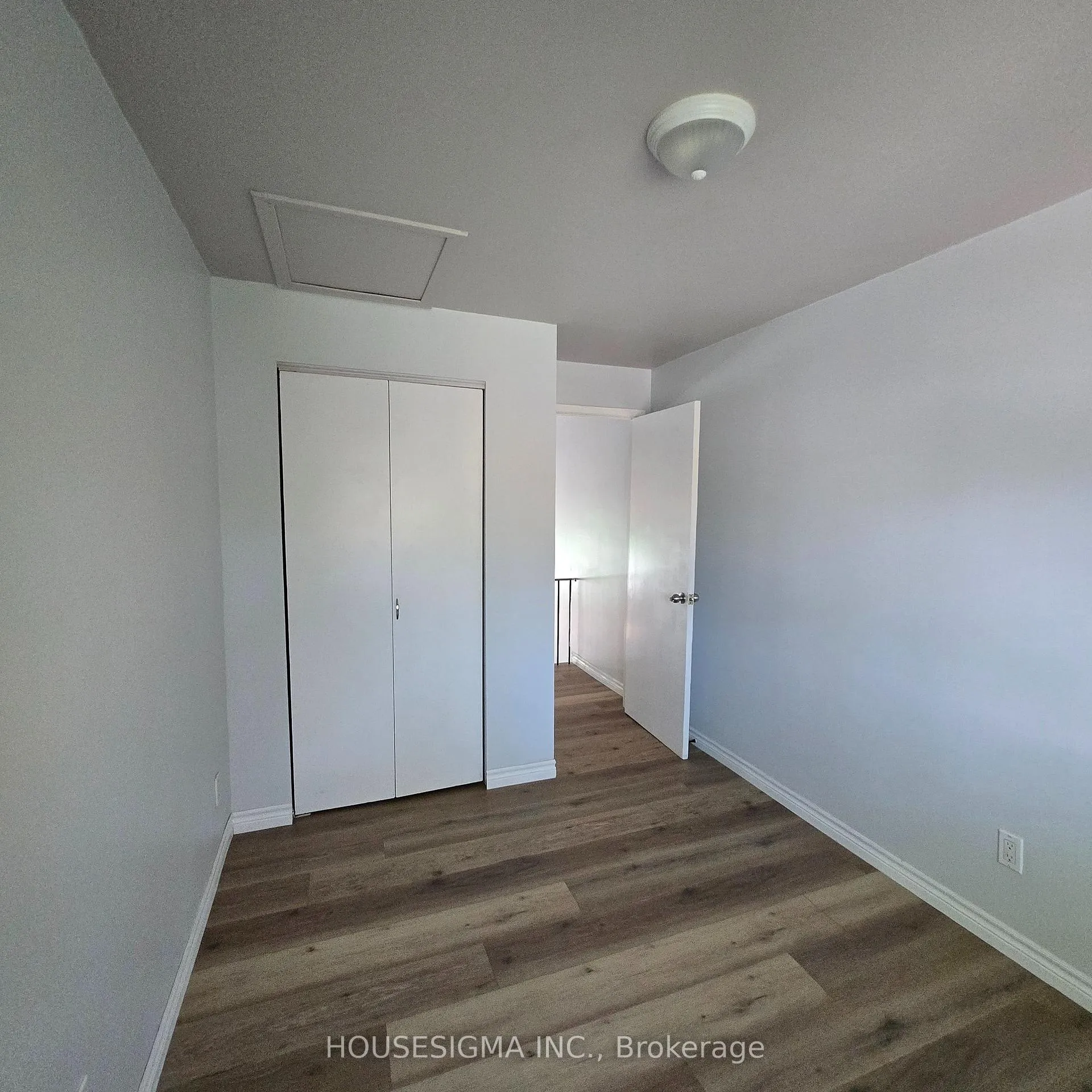Photo 9 of 110 Overlea Drive, Kitchener, Victoria Hills — HOMEH