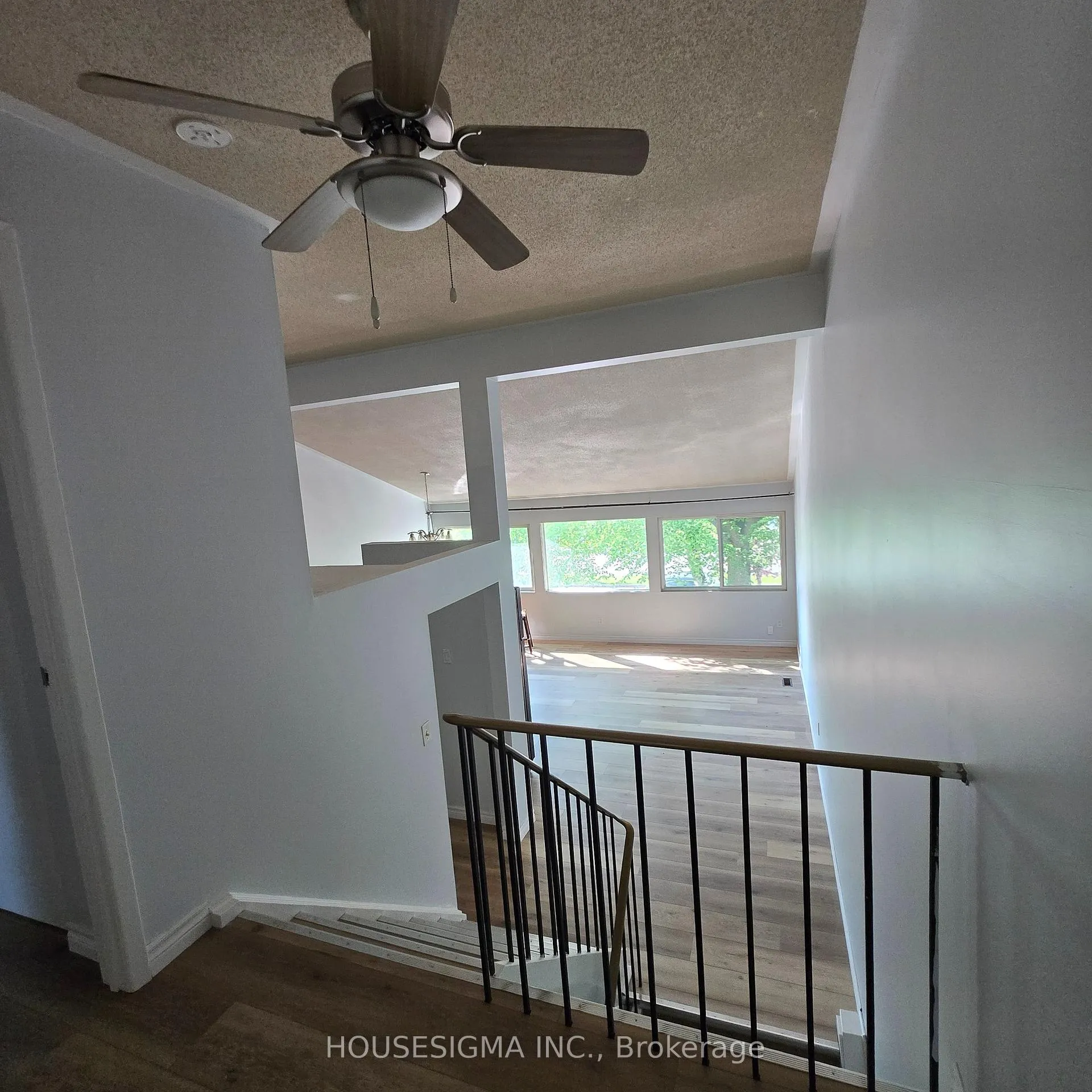 Photo 10 of 110 Overlea Drive, Kitchener, Victoria Hills — HOMEH
