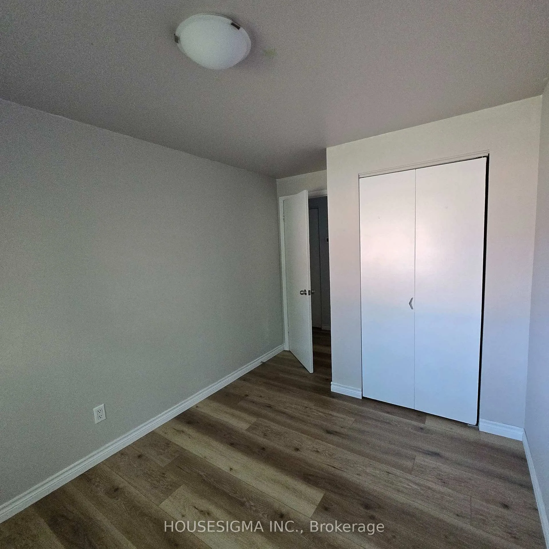 Photo 16 of 110 Overlea Drive, Kitchener, Victoria Hills — HOMEH