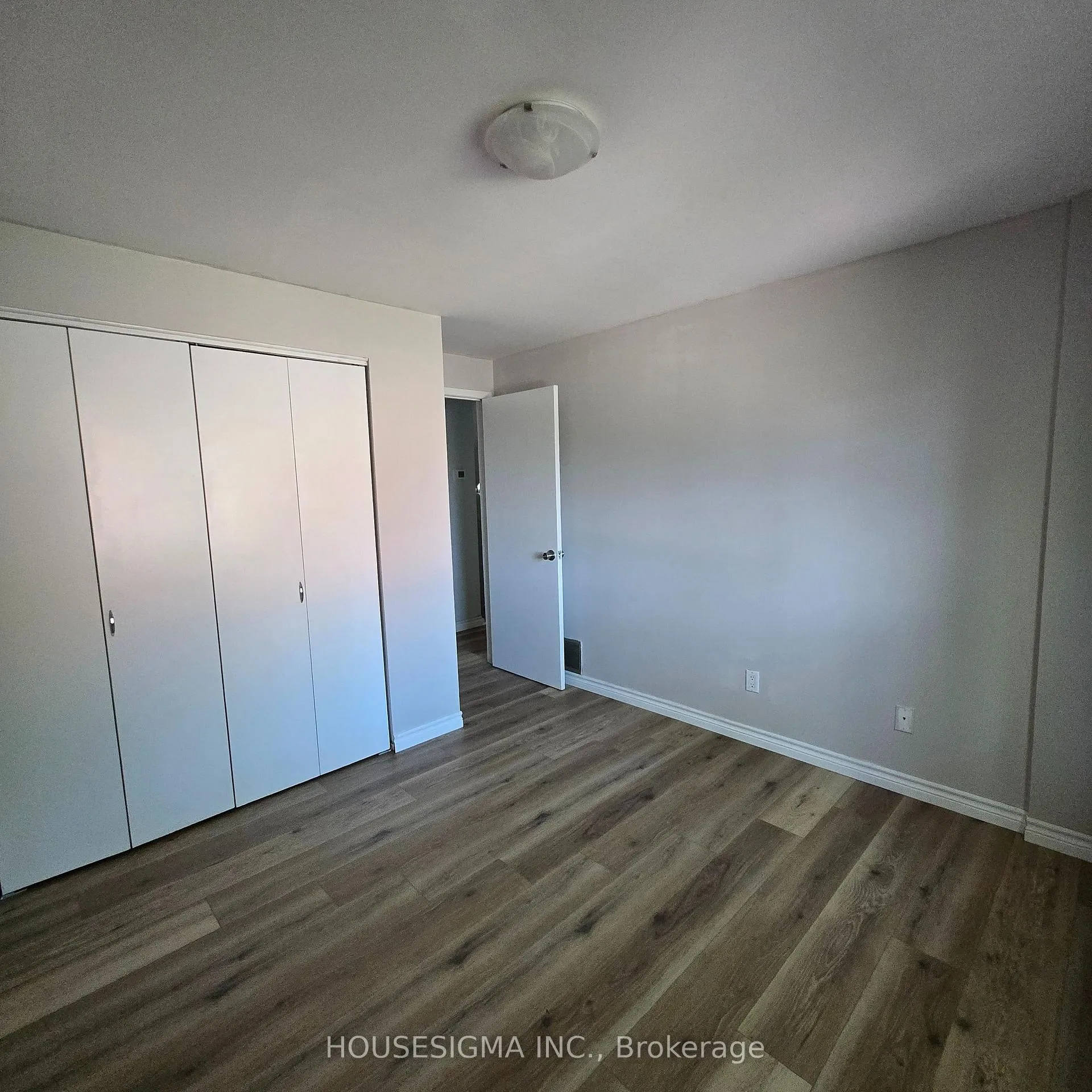Photo 18 of 110 Overlea Drive, Kitchener, Victoria Hills — HOMEH