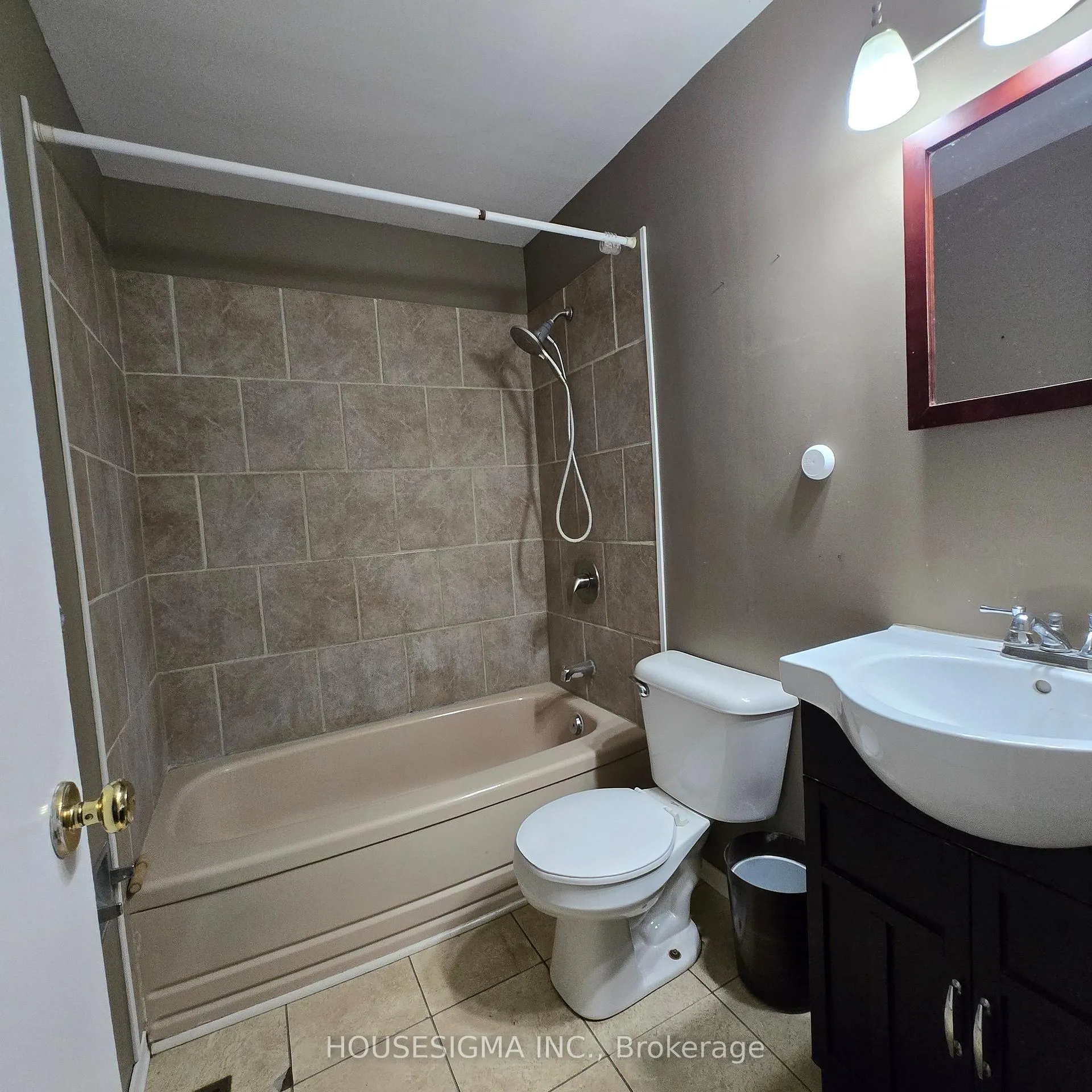 Photo 19 of 110 Overlea Drive, Kitchener, Victoria Hills — HOMEH