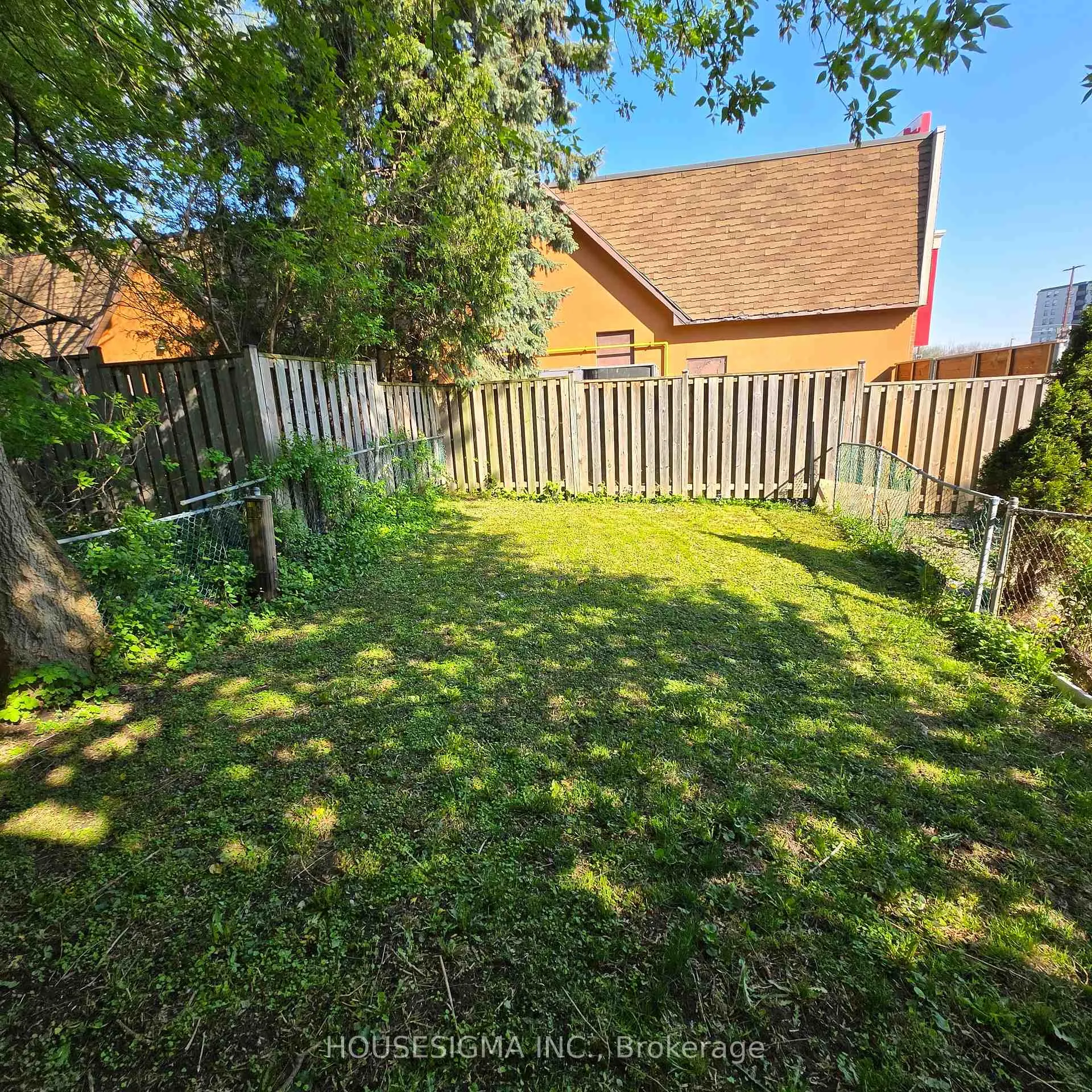 Photo 22 of 110 Overlea Drive, Kitchener, Victoria Hills — HOMEH