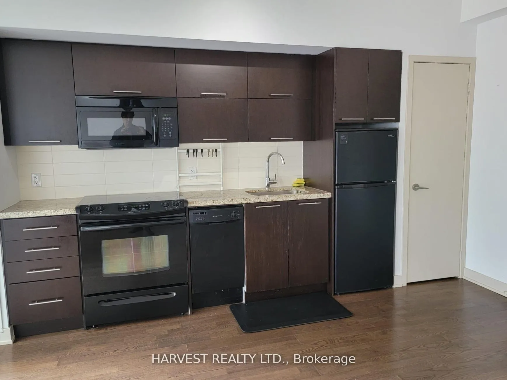 Photo 5 of Unit 708, 21 Nelson Street, Toronto, Waterfront Communities — HOMEH