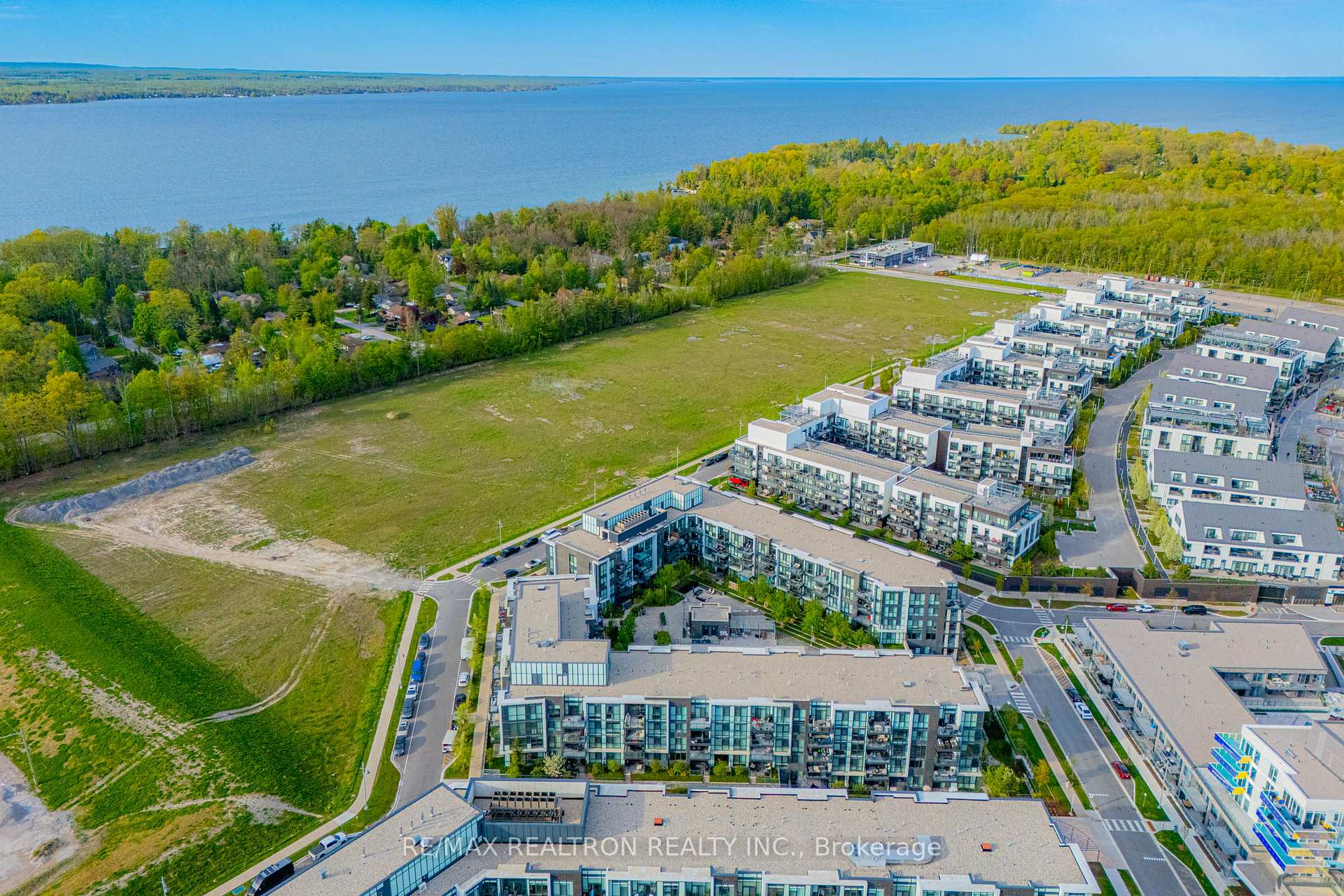 Photo 27 of Unit 424, 375 Sea Ray Avenue, Innisfil, Rural Innisfil — HOMEH