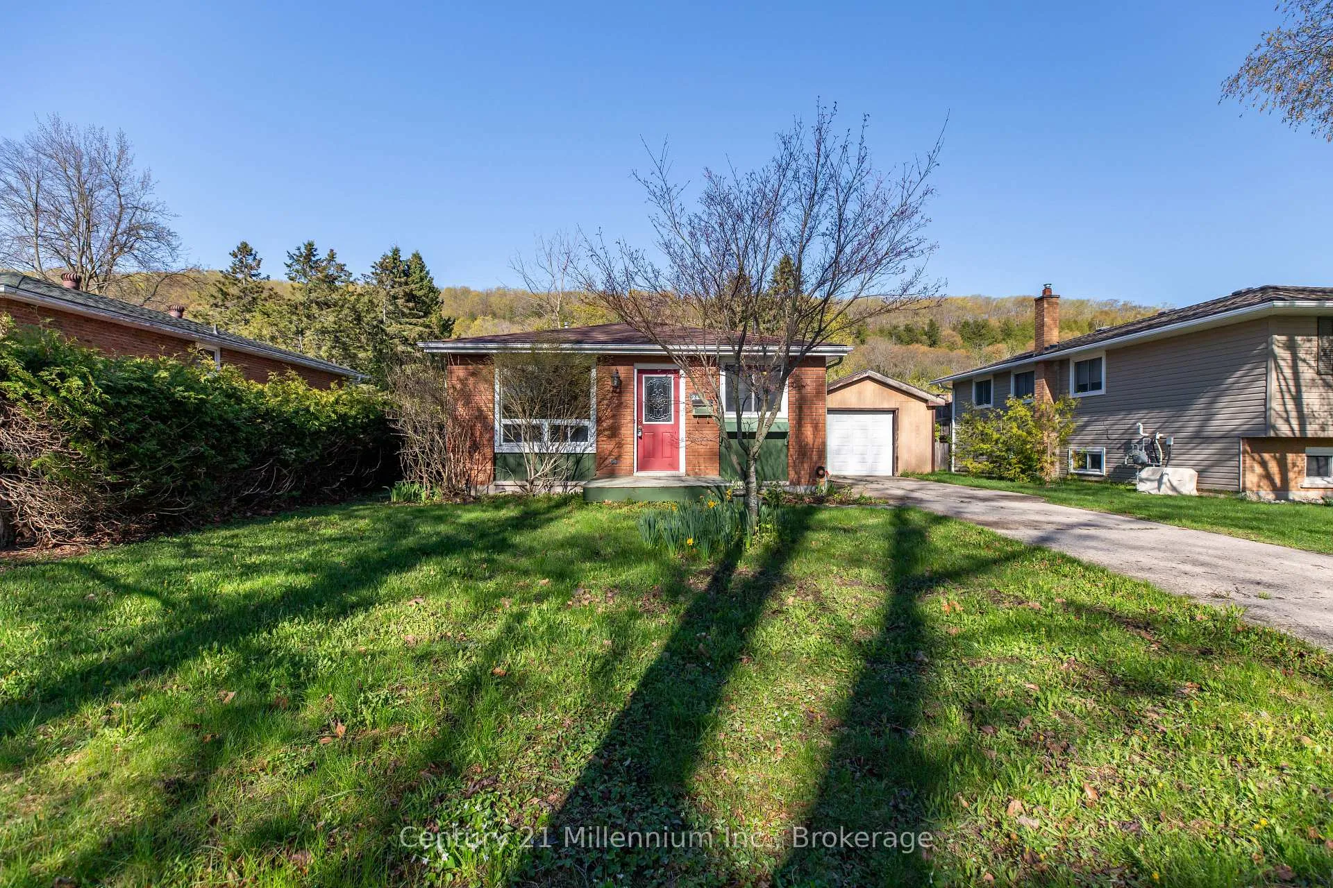 Photo 2 of 240 5th A Avenue W, Owen Sound — HOMEH