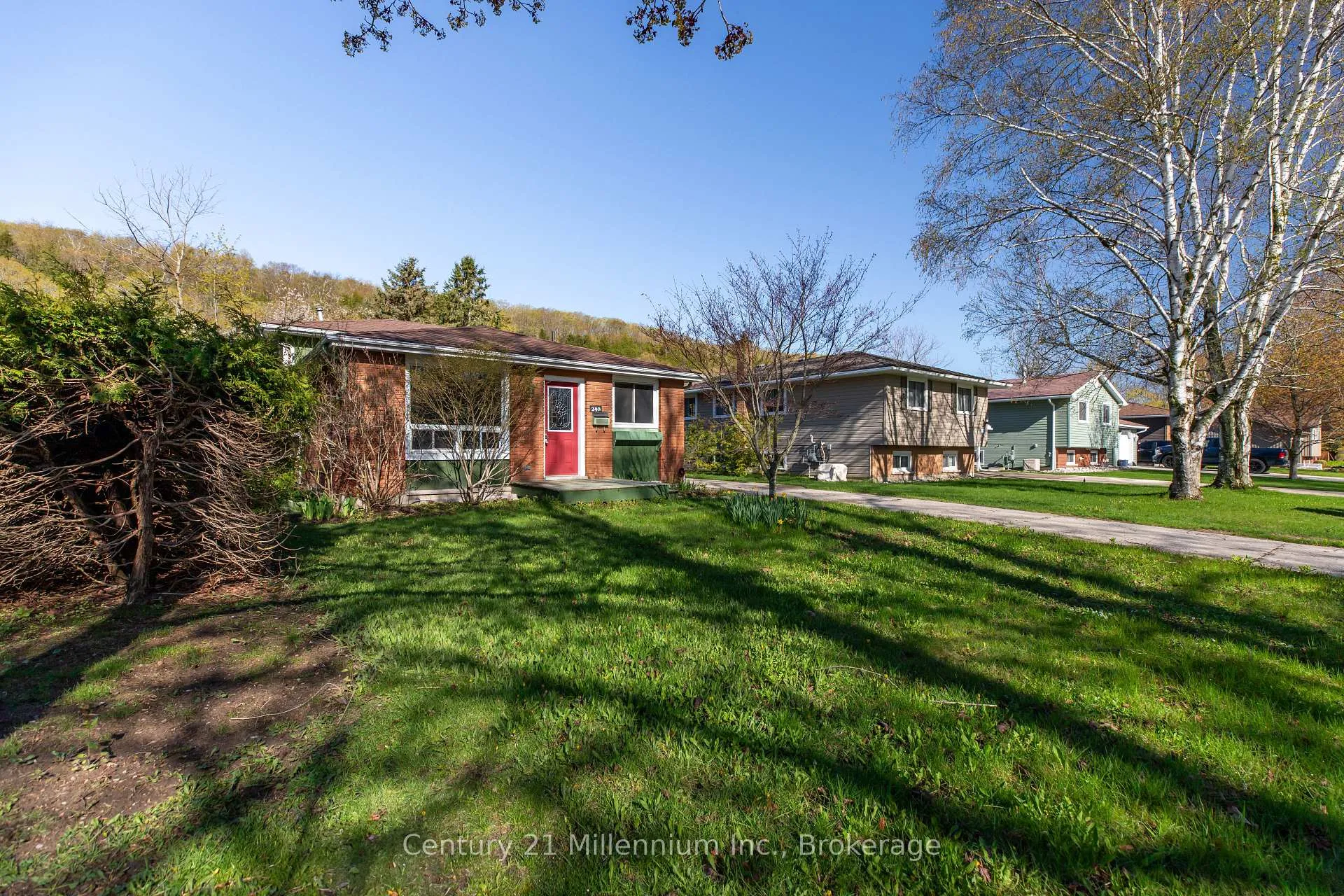 Photo 3 of 240 5th A Avenue W, Owen Sound — HOMEH