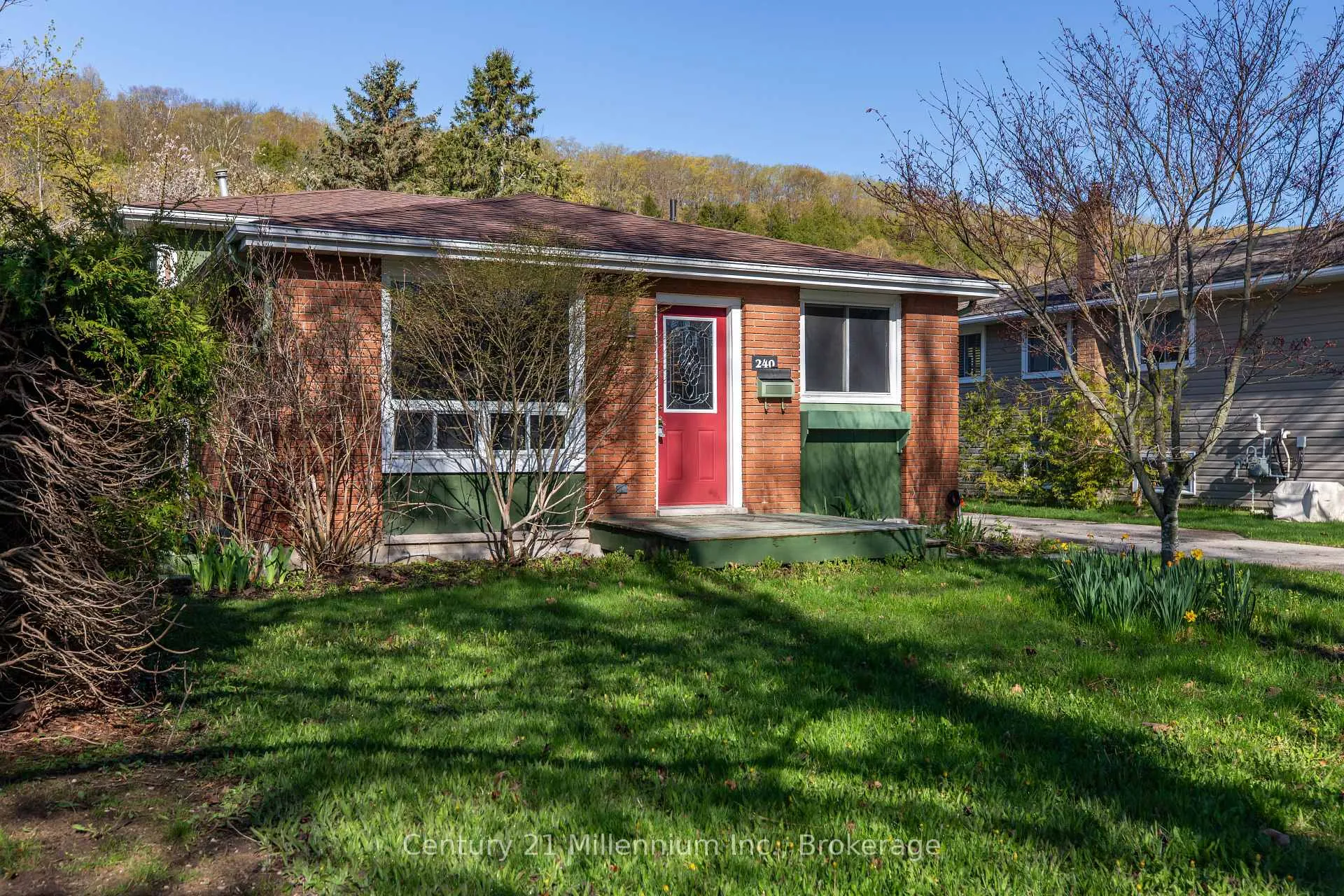 Photo 4 of 240 5th A Avenue W, Owen Sound — HOMEH