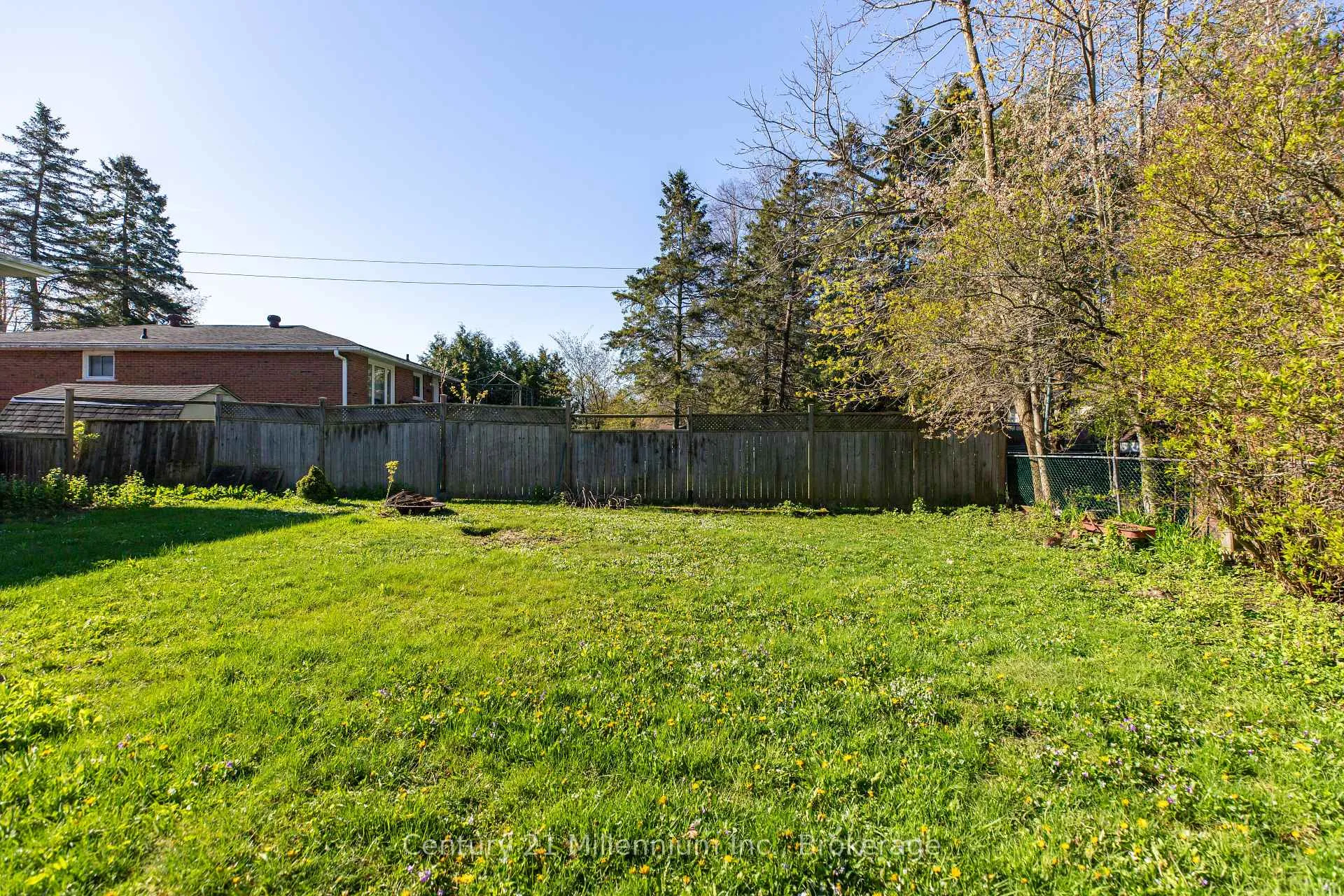 Photo 11 of 240 5th A Avenue W, Owen Sound — HOMEH