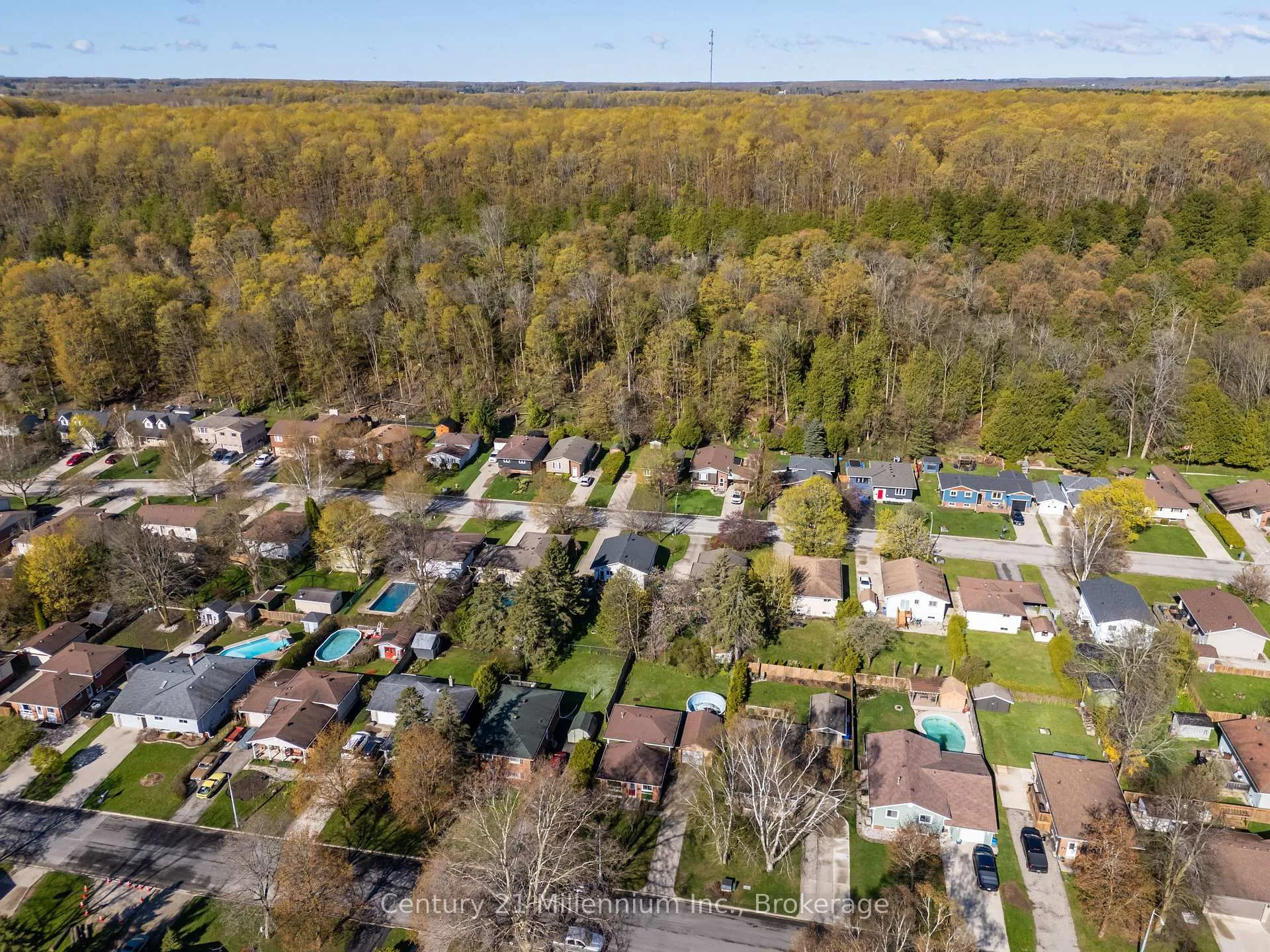 Photo 15 of 240 5th A Avenue W, Owen Sound — HOMEH