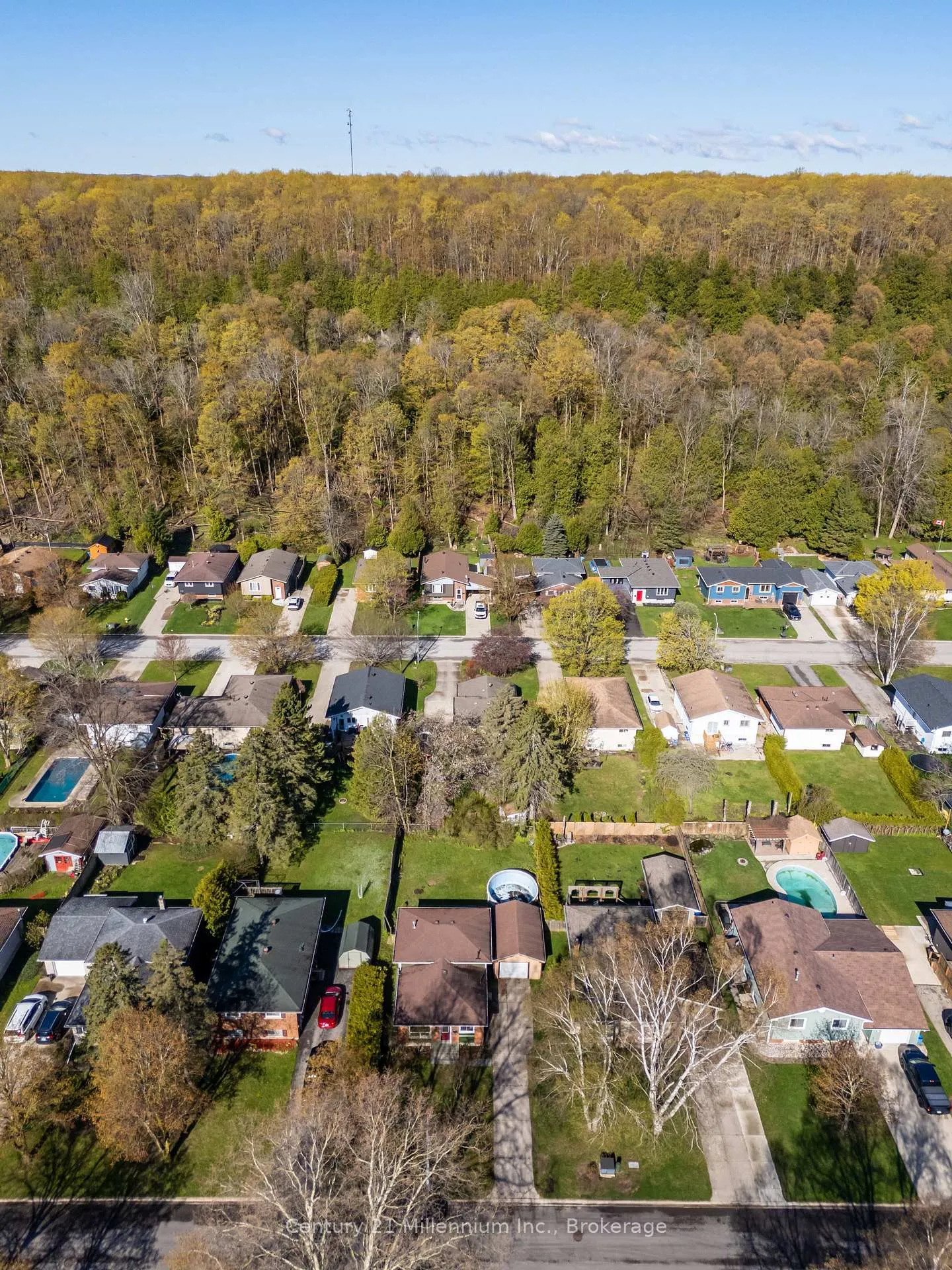 Photo 16 of 240 5th A Avenue W, Owen Sound — HOMEH