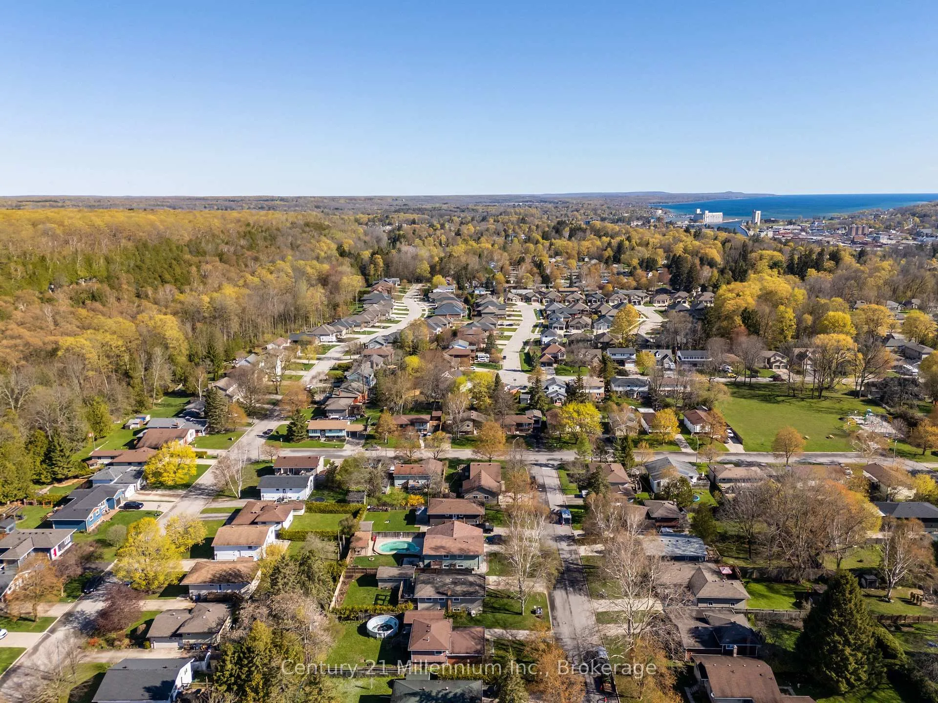 Photo 17 of 240 5th A Avenue W, Owen Sound — HOMEH