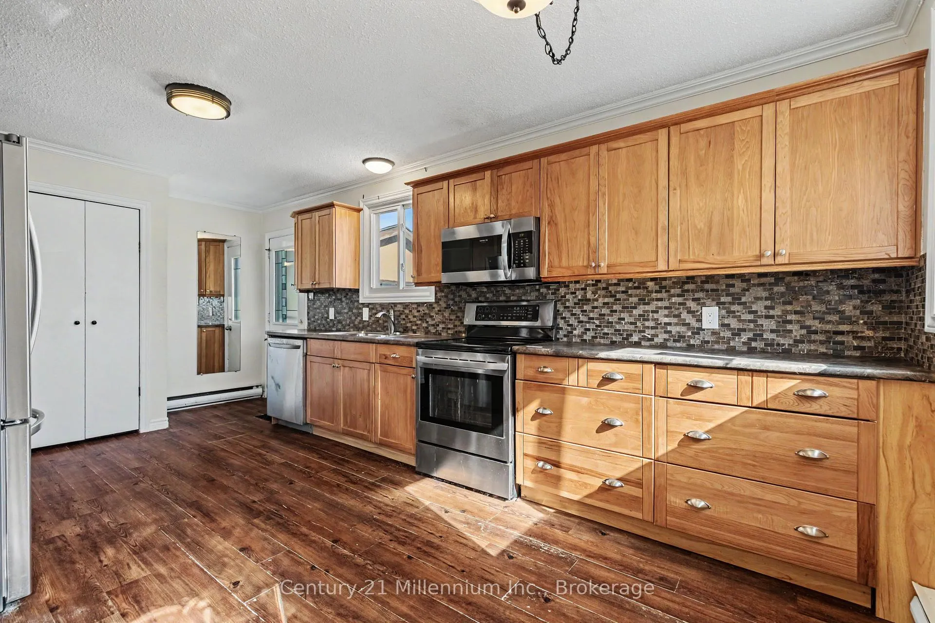 Photo 31 of 240 5th A Avenue W, Owen Sound — HOMEH