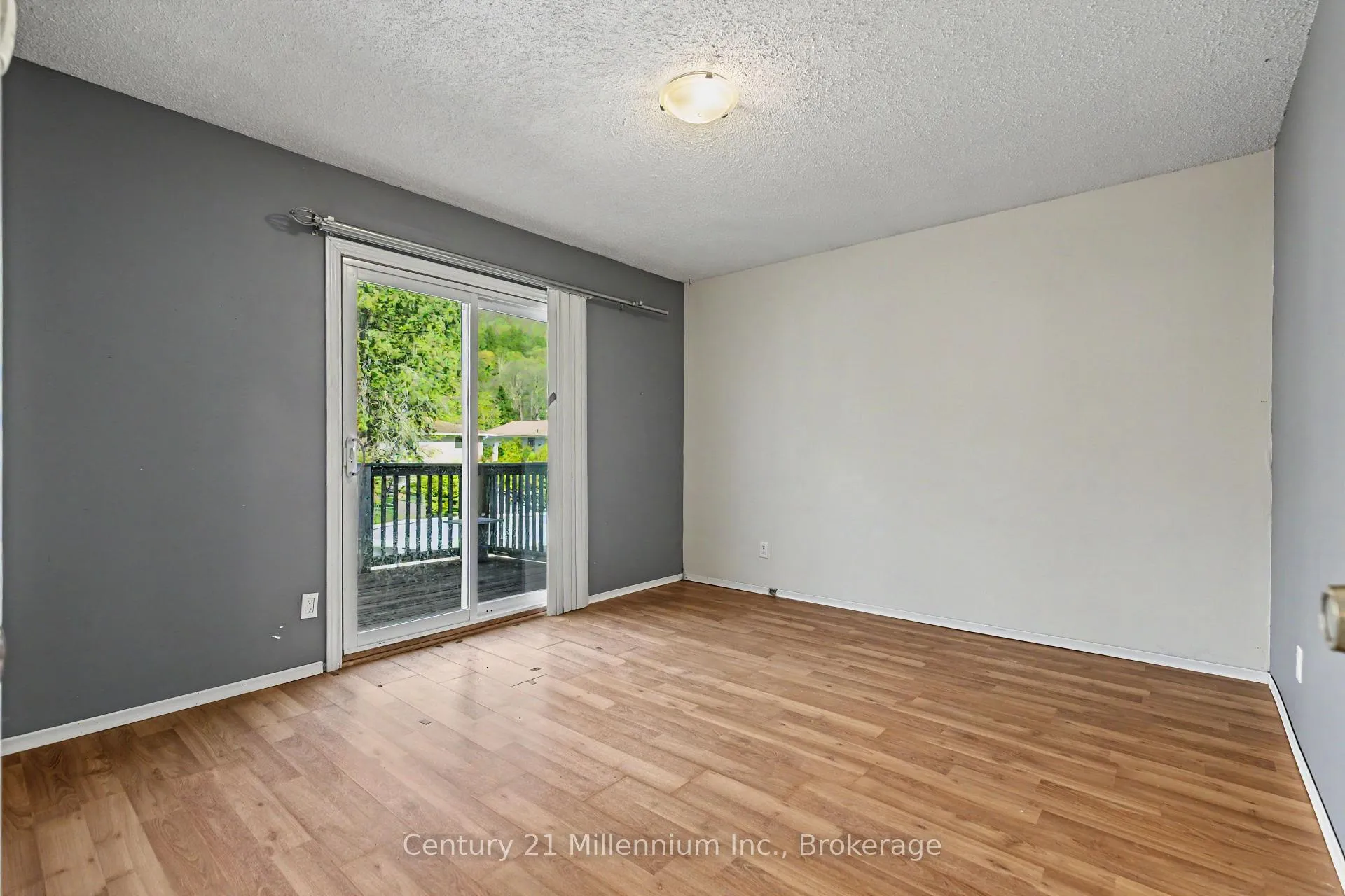 Photo 33 of 240 5th A Avenue W, Owen Sound — HOMEH