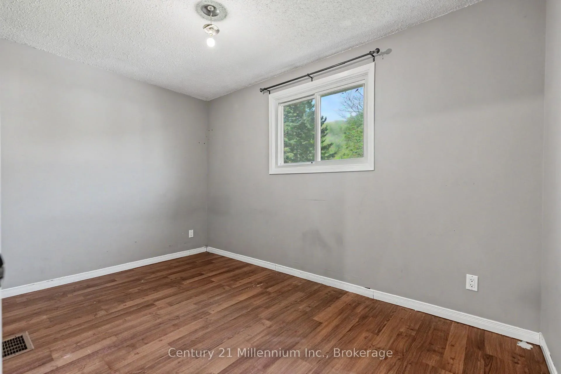 Photo 35 of 240 5th A Avenue W, Owen Sound — HOMEH